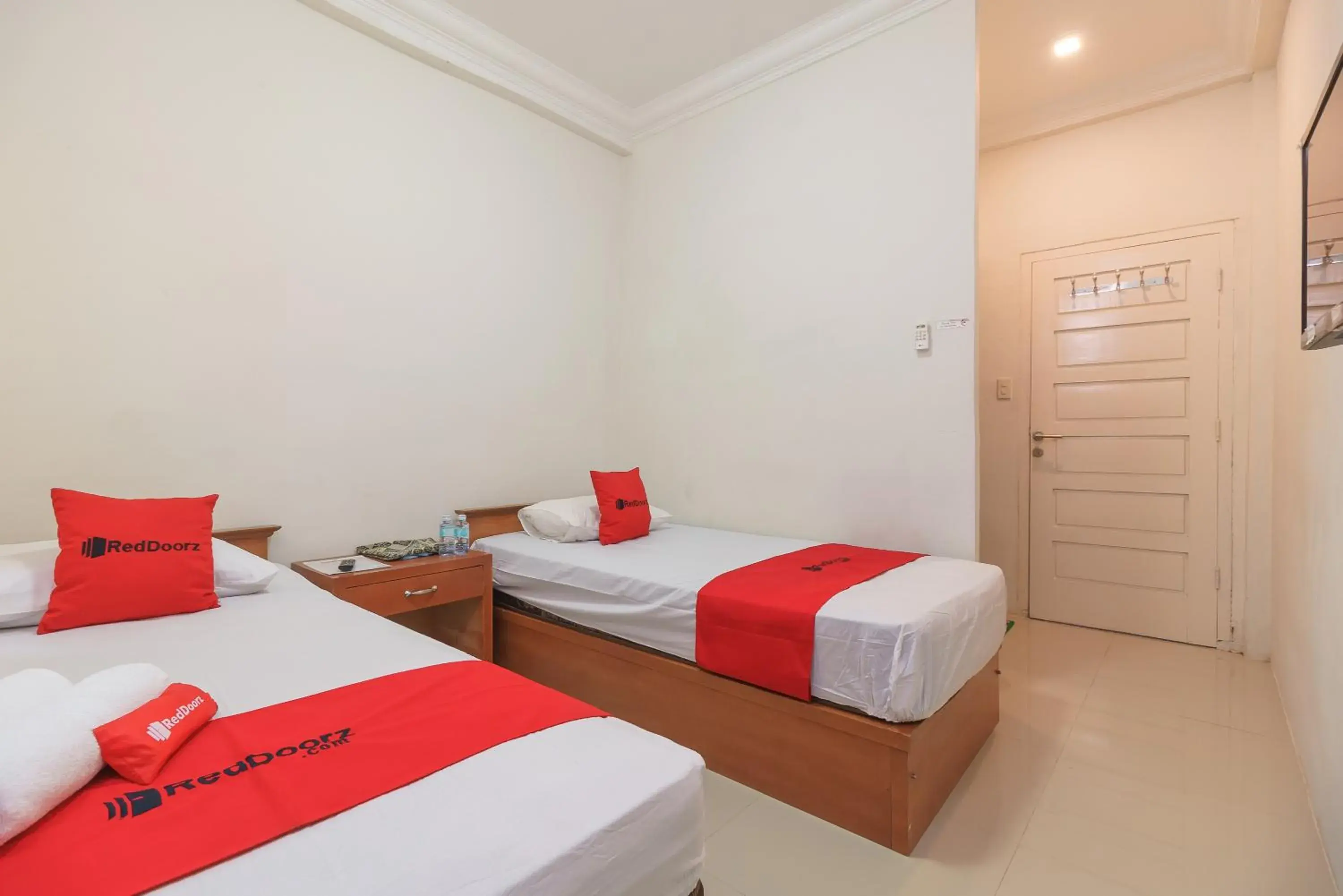 Twin Room in RedDoorz Syariah @ Panglima Nyak Makam Aceh Twin Room in RedDoorz Syariah @ Panglima Nyak Makam Aceh
