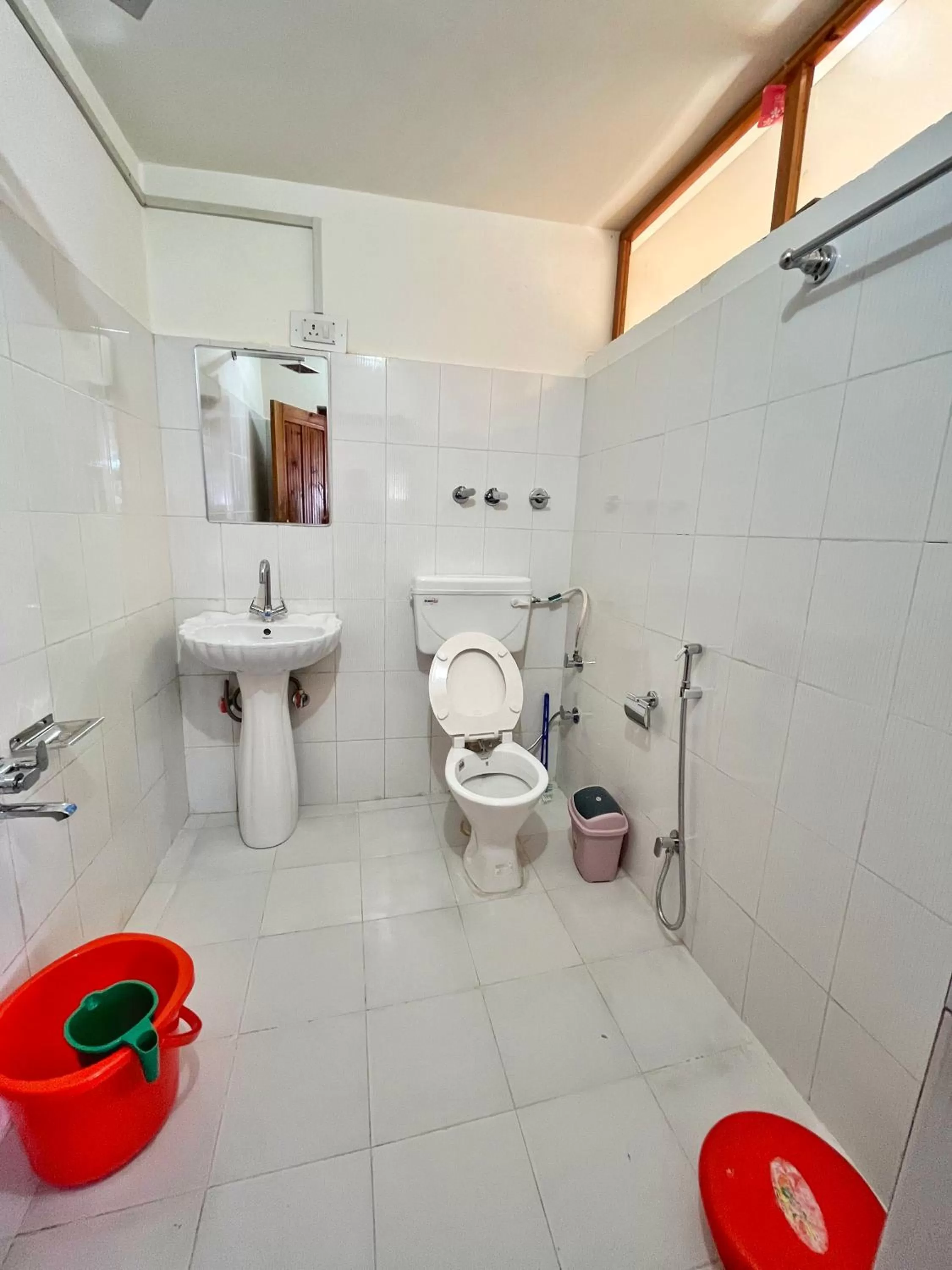 Shower, Bathroom in Kolahoi Heights Guest House