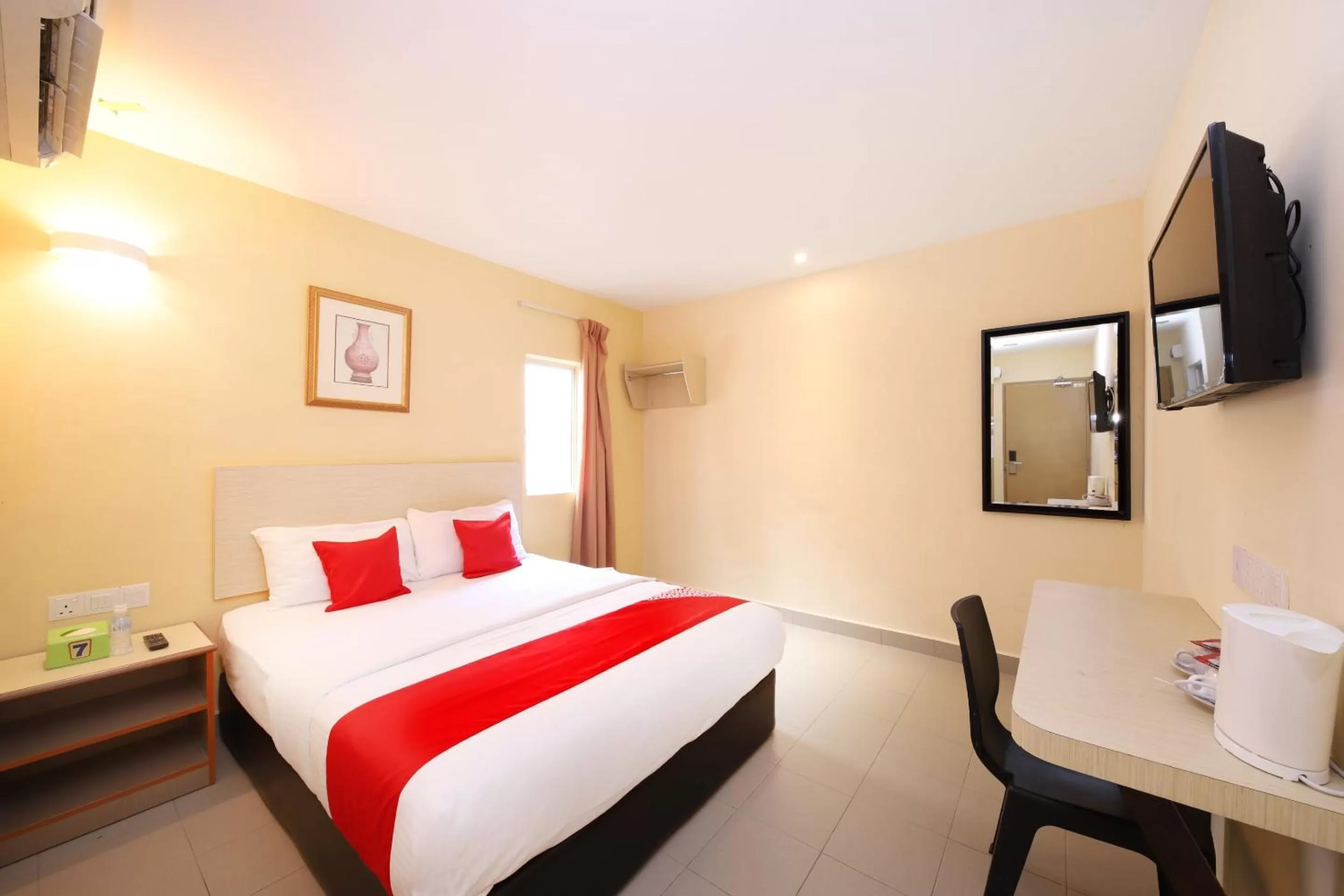 Bedroom in Super OYO 635 Seven Days Hotel