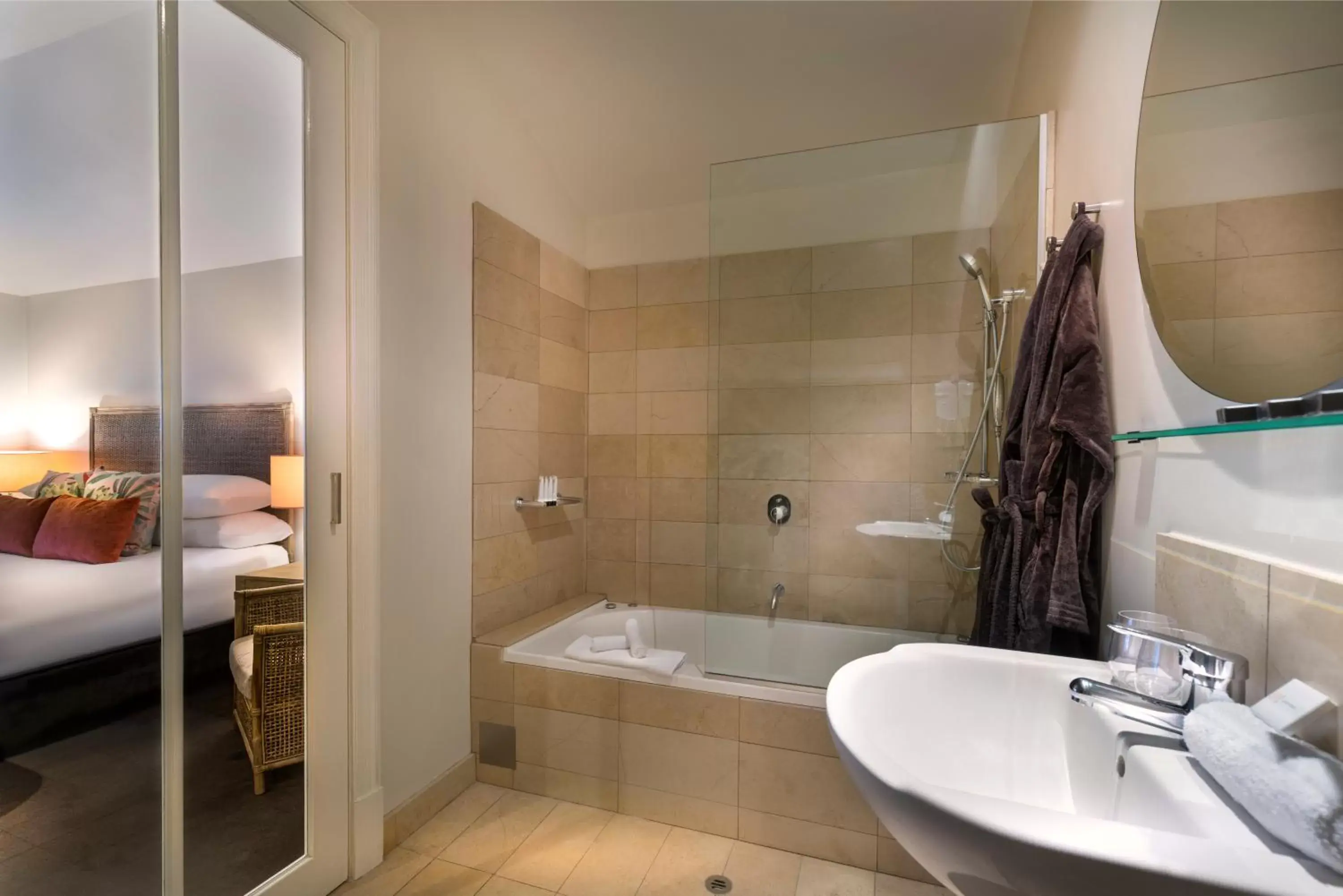 King Room with Spa Bath - Vue in Hotel Frangos King Room with Spa Bath - Vue in Hotel Frangos