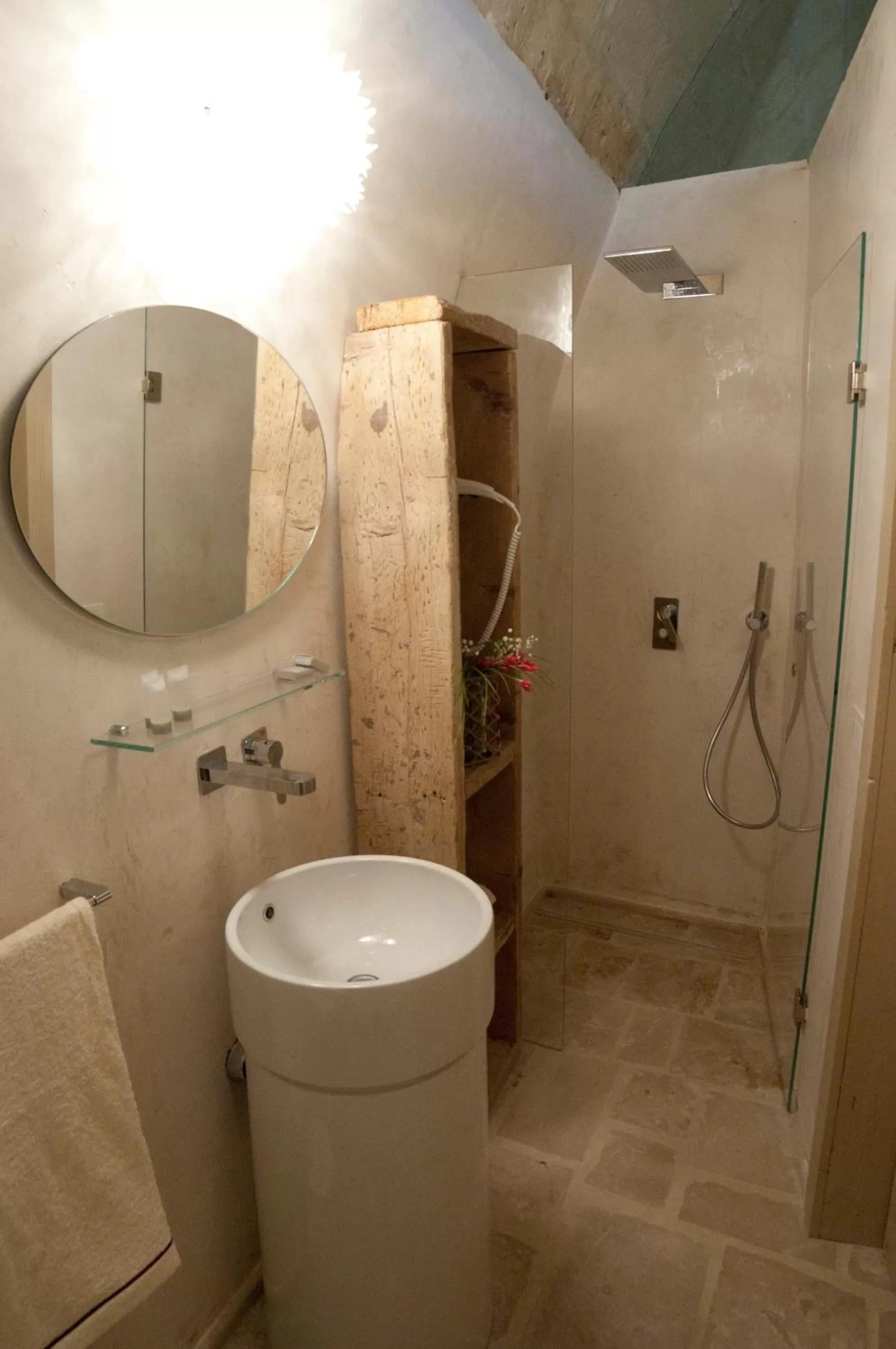 Shower in Mata Suite