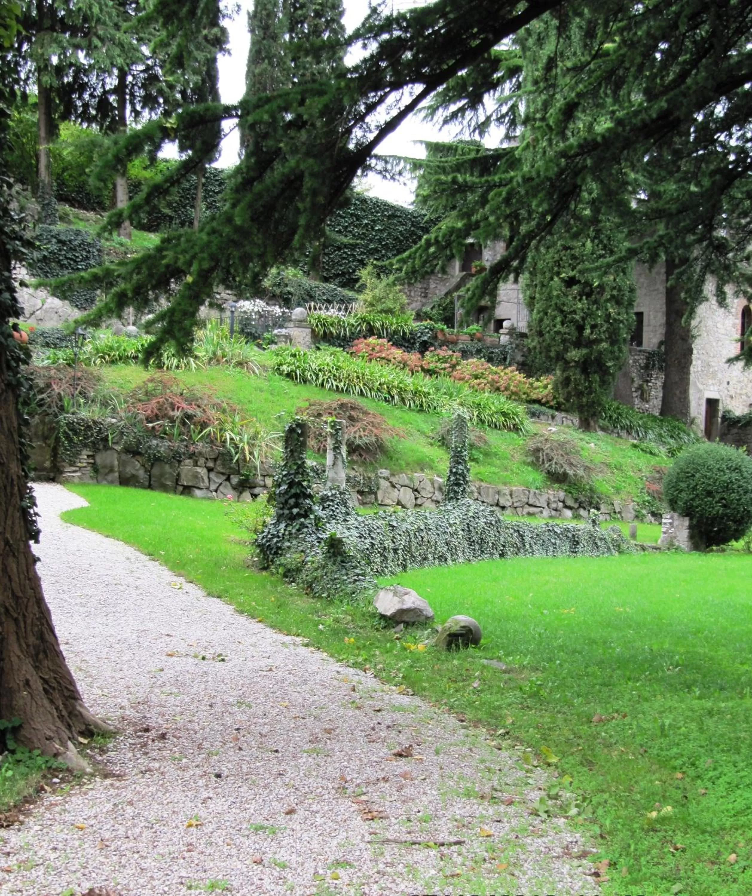 Garden view in Castrum di Serravalle