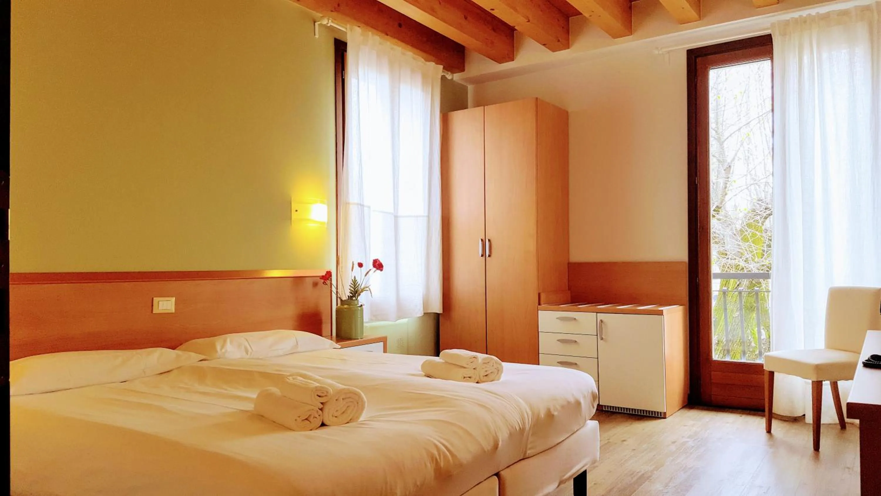 Photo of the whole room, Bed in Locanda Avanguardia