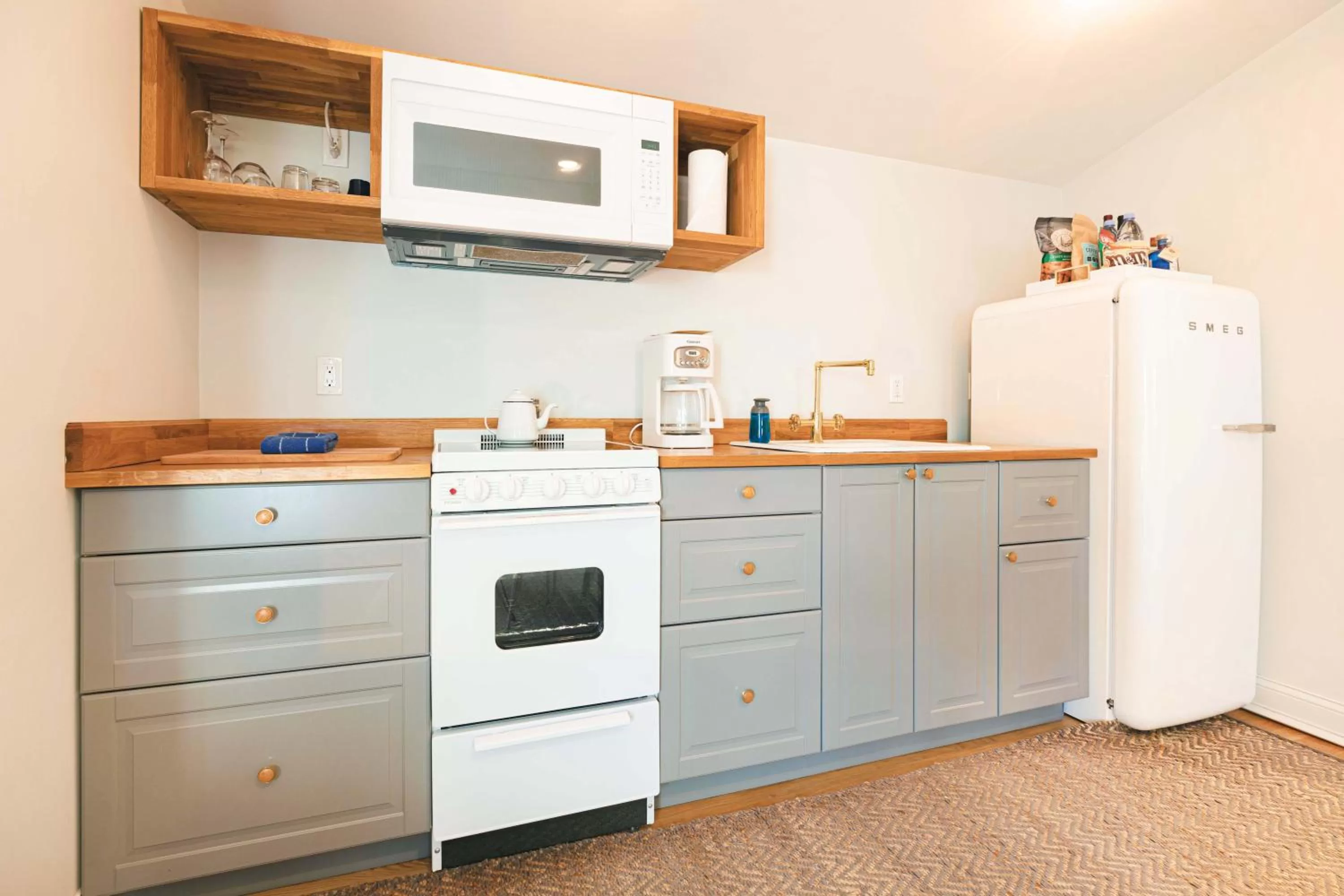 Deluxe Queen Studio  in GREAT ISLAND INN - A Modern Boutique Hotel