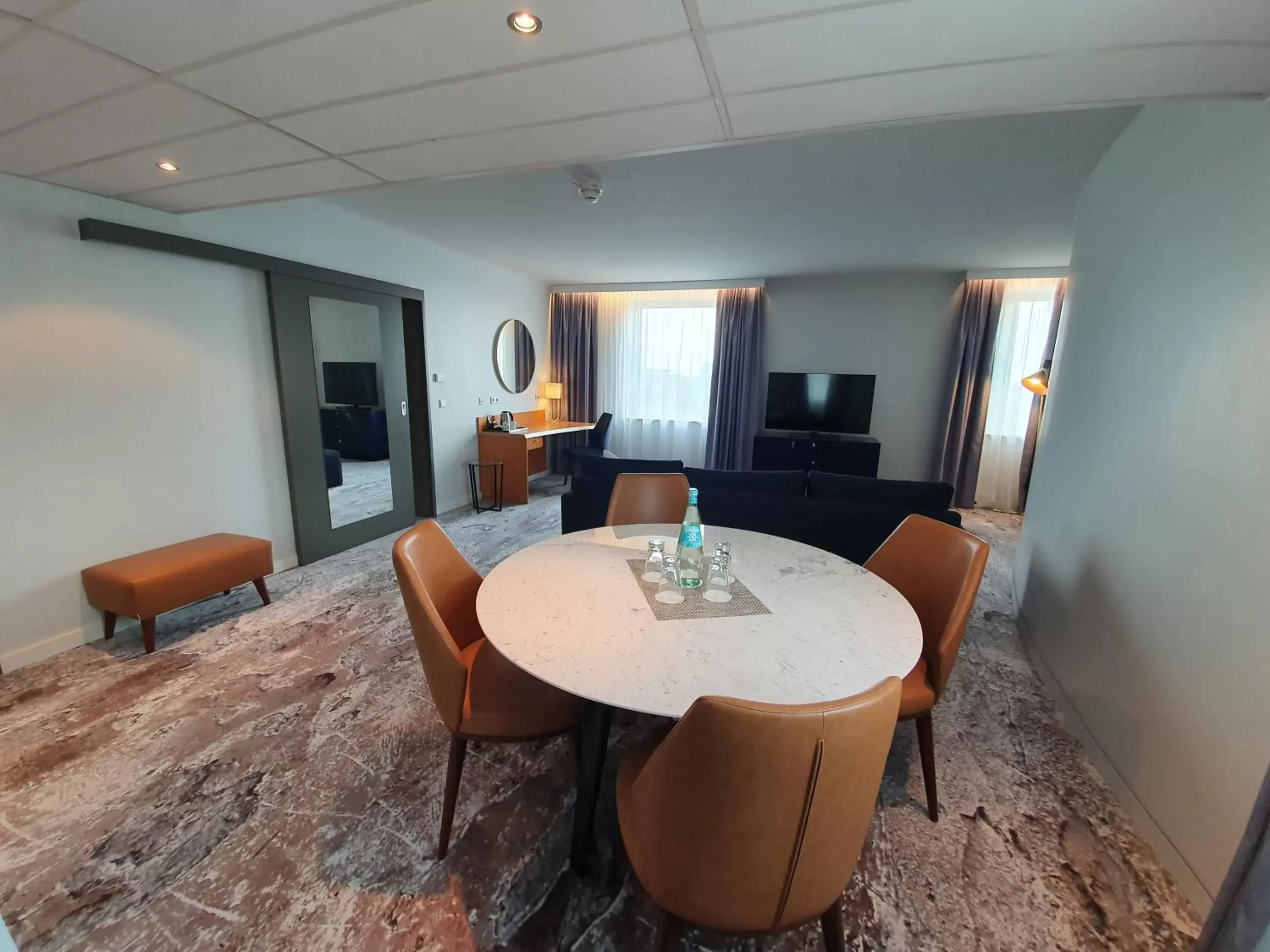 One-Bedroom King Suite with City View in voco Dusseldorf Seestern by IHG One-Bedroom King Suite with City View in voco Dusseldorf Seestern by IHG