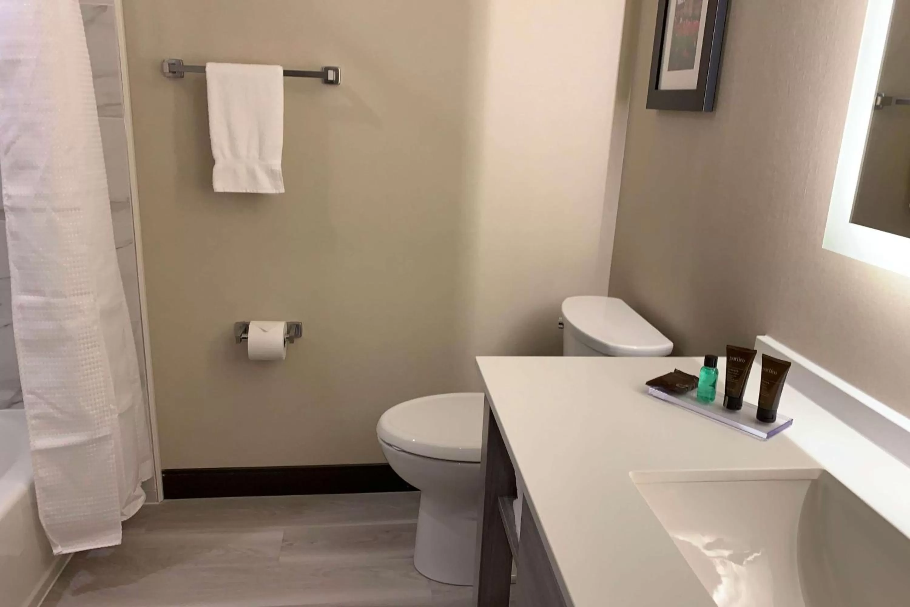 Bathroom in Wingate by Wyndham Kanata West Ottawa