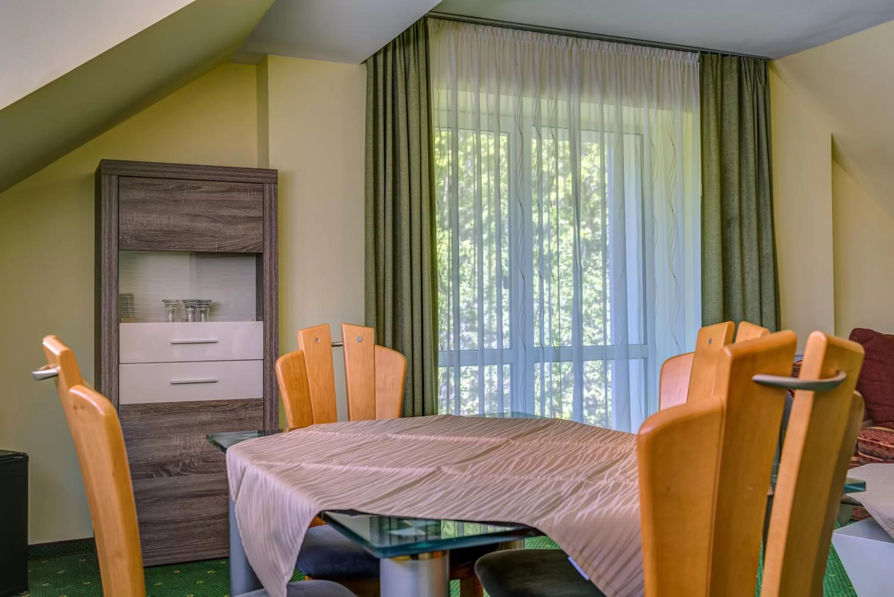 Living room, Dining Area in Hotel & Pension Traumblick