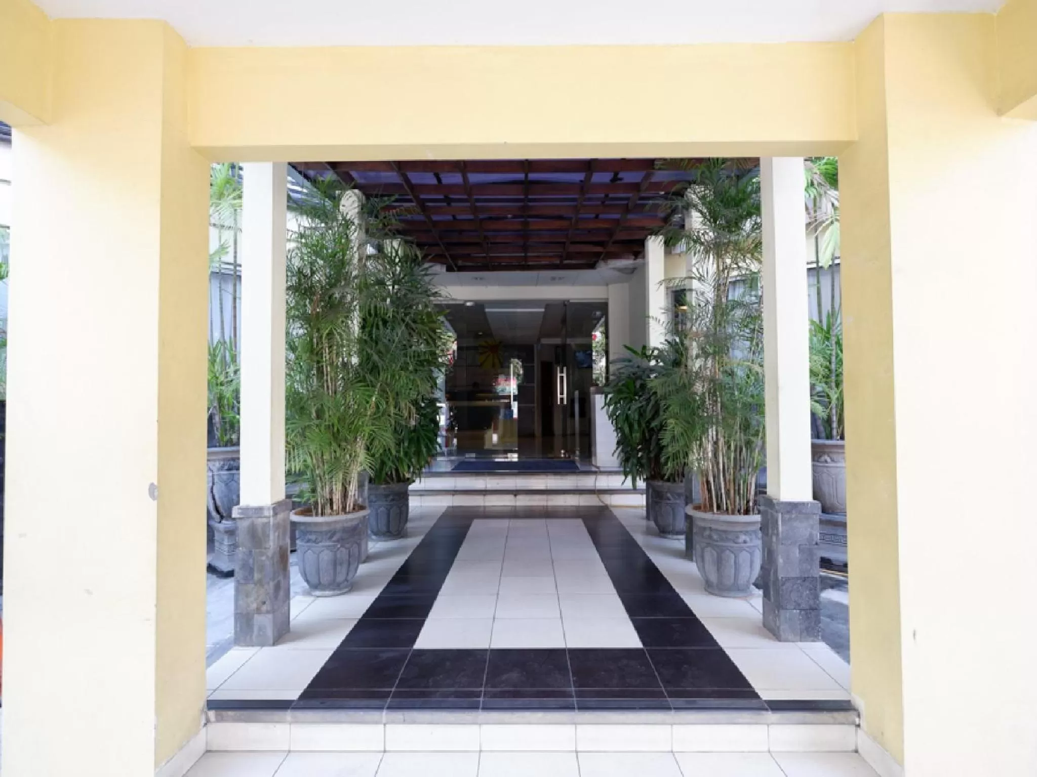 Property building in RedDoorz Plus @ Singosari Raya