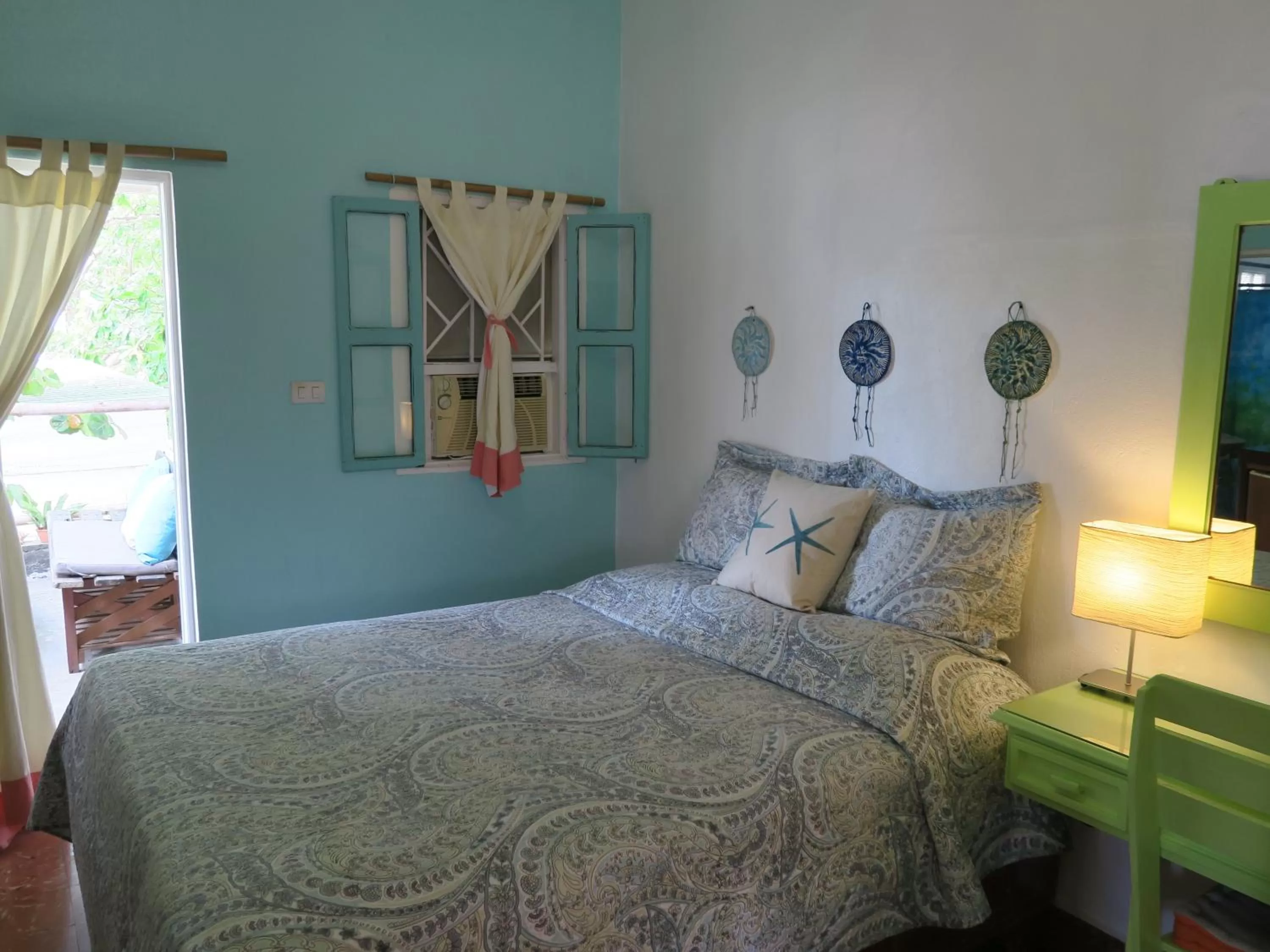 Photo of the whole room, Bed in Hotel Club Rolling Stone