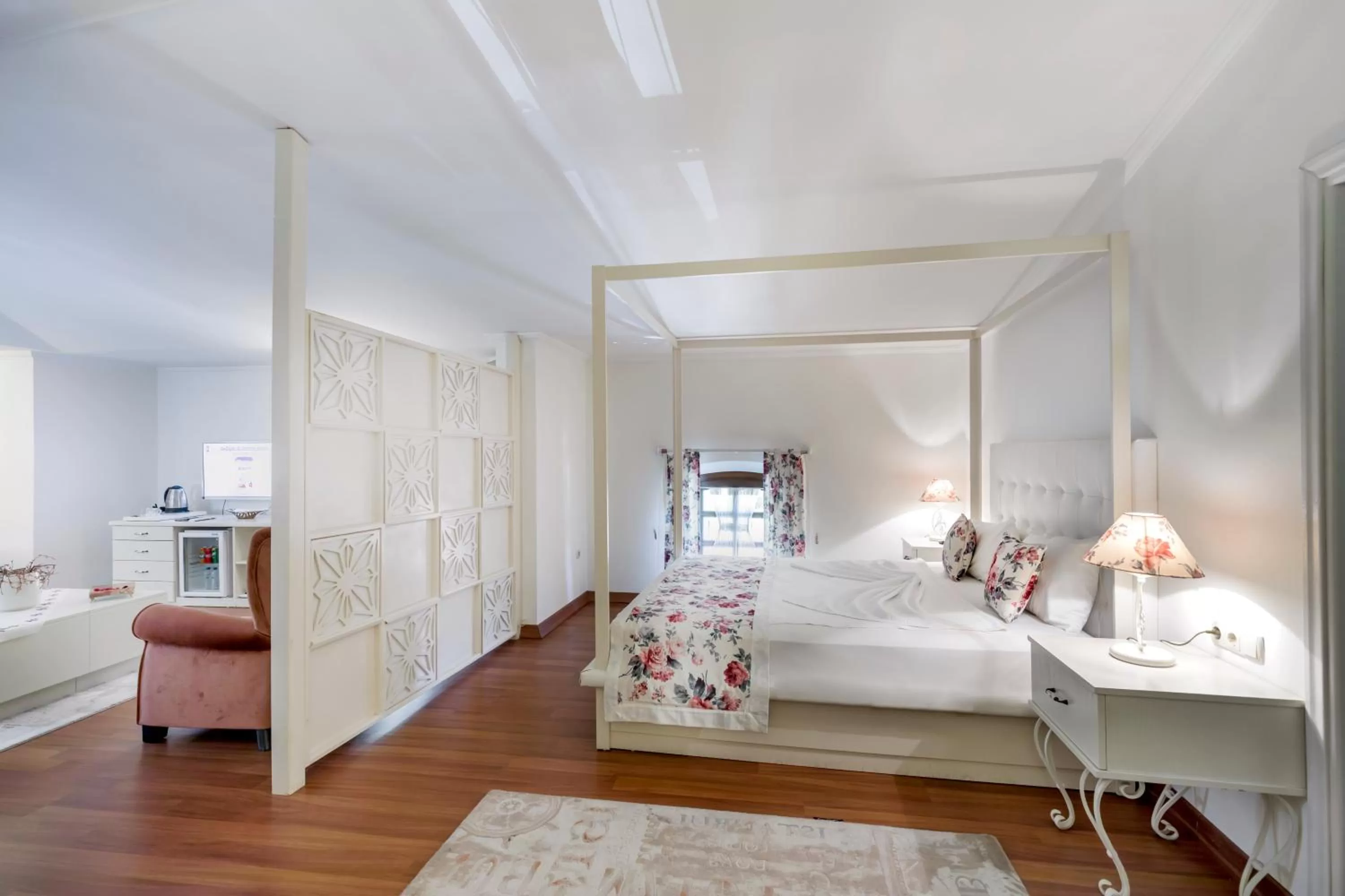 Living room, Bed in Adalya Port Hotel