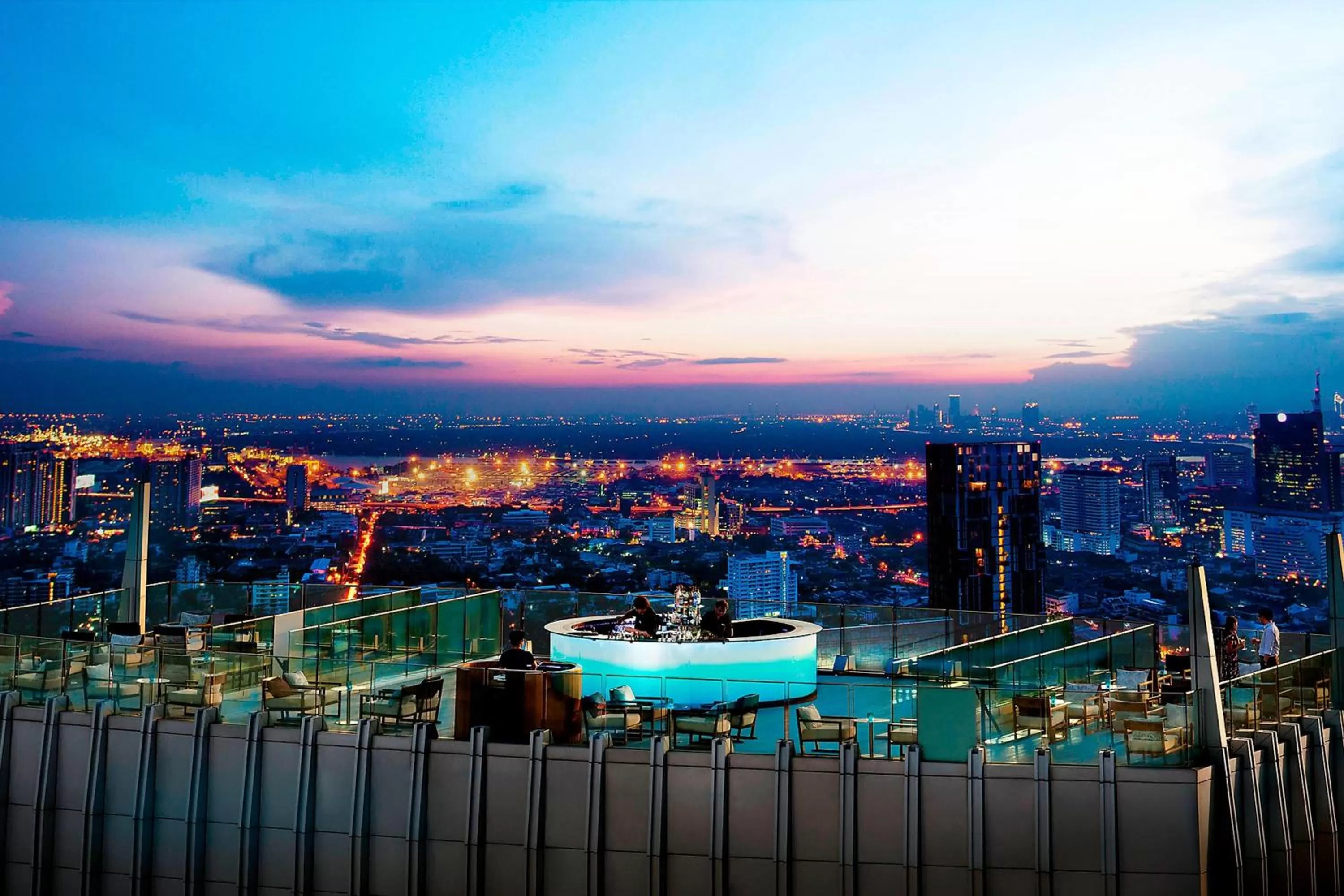 Lounge or bar in Bangkok Marriott Hotel Sukhumvit