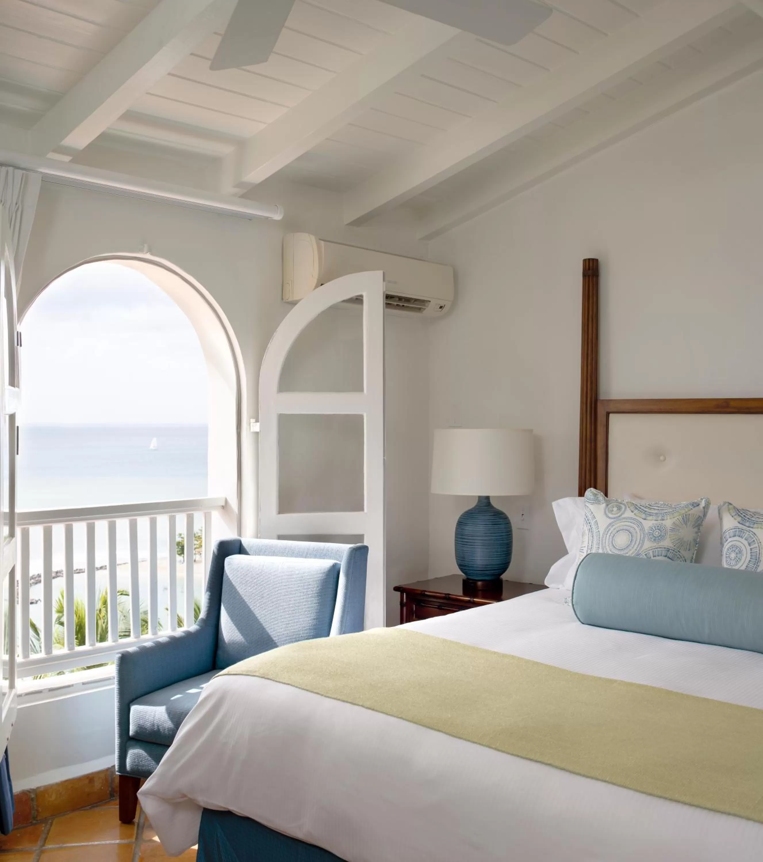 Bed in Windjammer Landing Resort and Residences