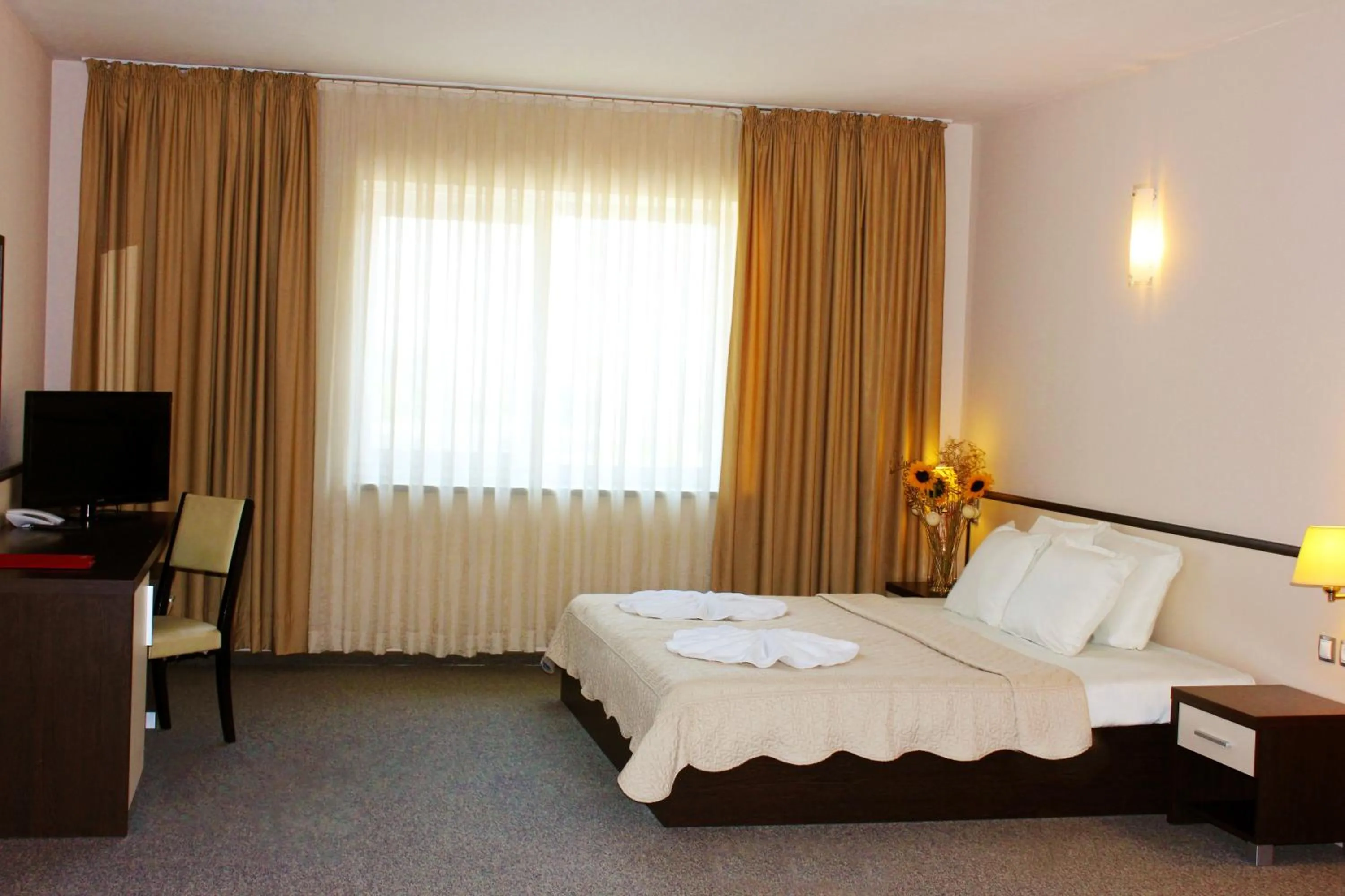 Photo of the whole room, Bed in Kendros Hotel
