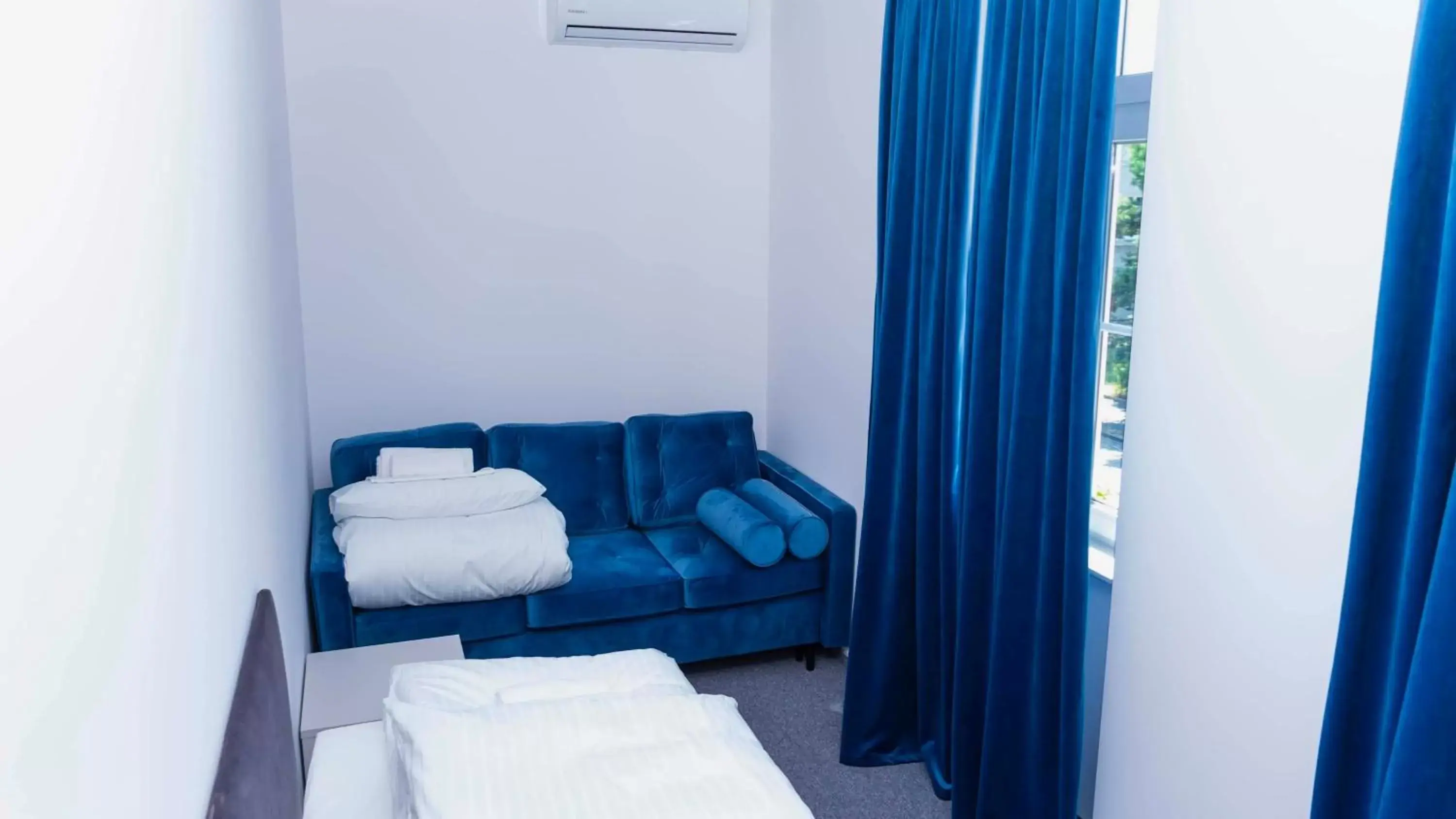 Twin Room with Bathroom - single occupancy in Bon Żur Twin Room with Bathroom - single occupancy in Bon Żur