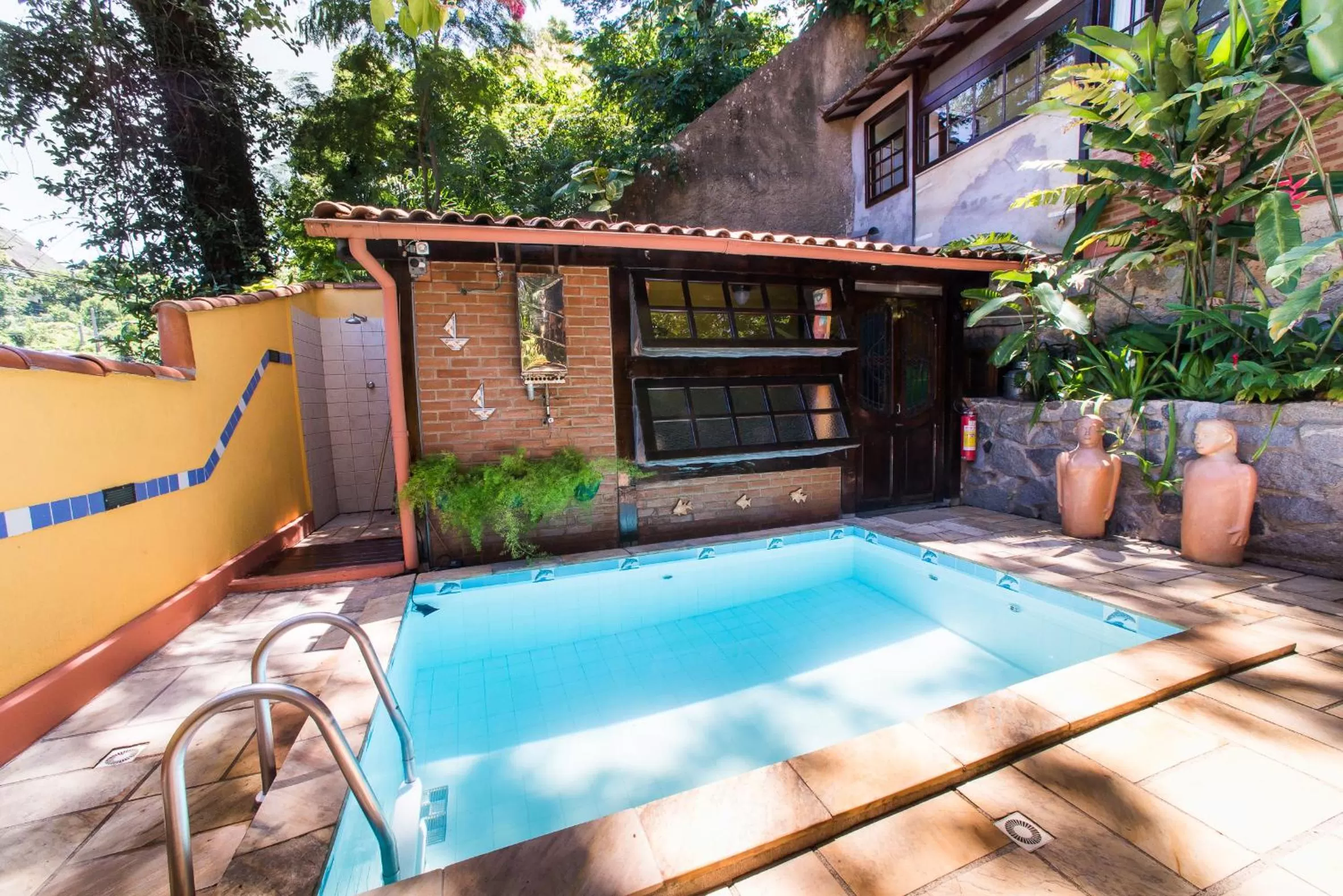 Bedroom, Swimming Pool in O Veleiro Bed and Breakfast