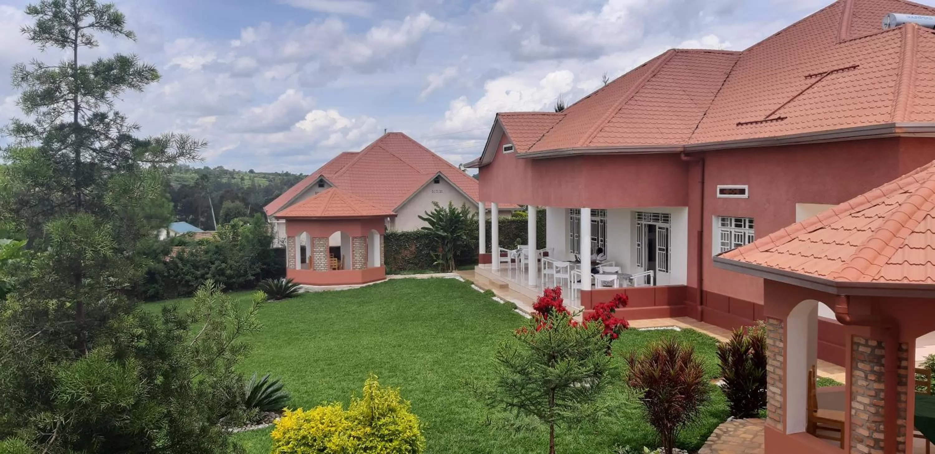 Garden view in Hôtel Maisons-Sifa