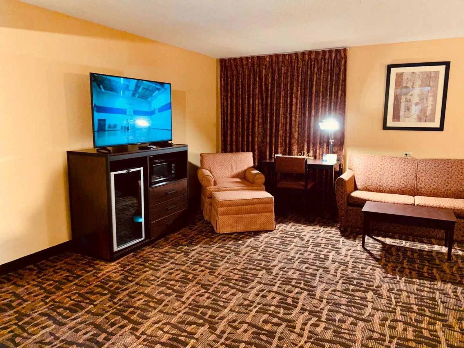 Seating Area in Super 8 by Wyndham Lawrence KU