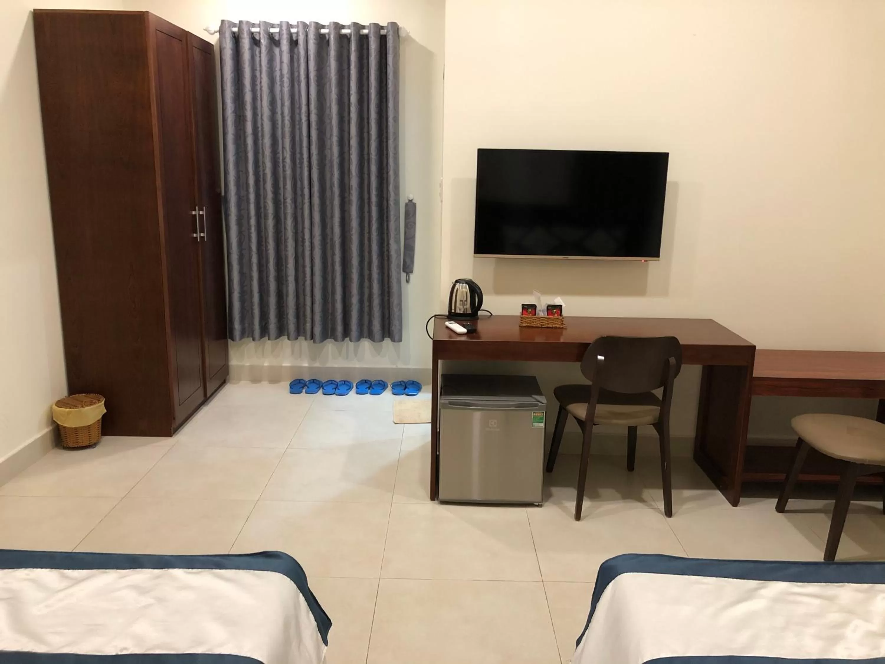 Seating area, Bed in Victory Airport Hotel