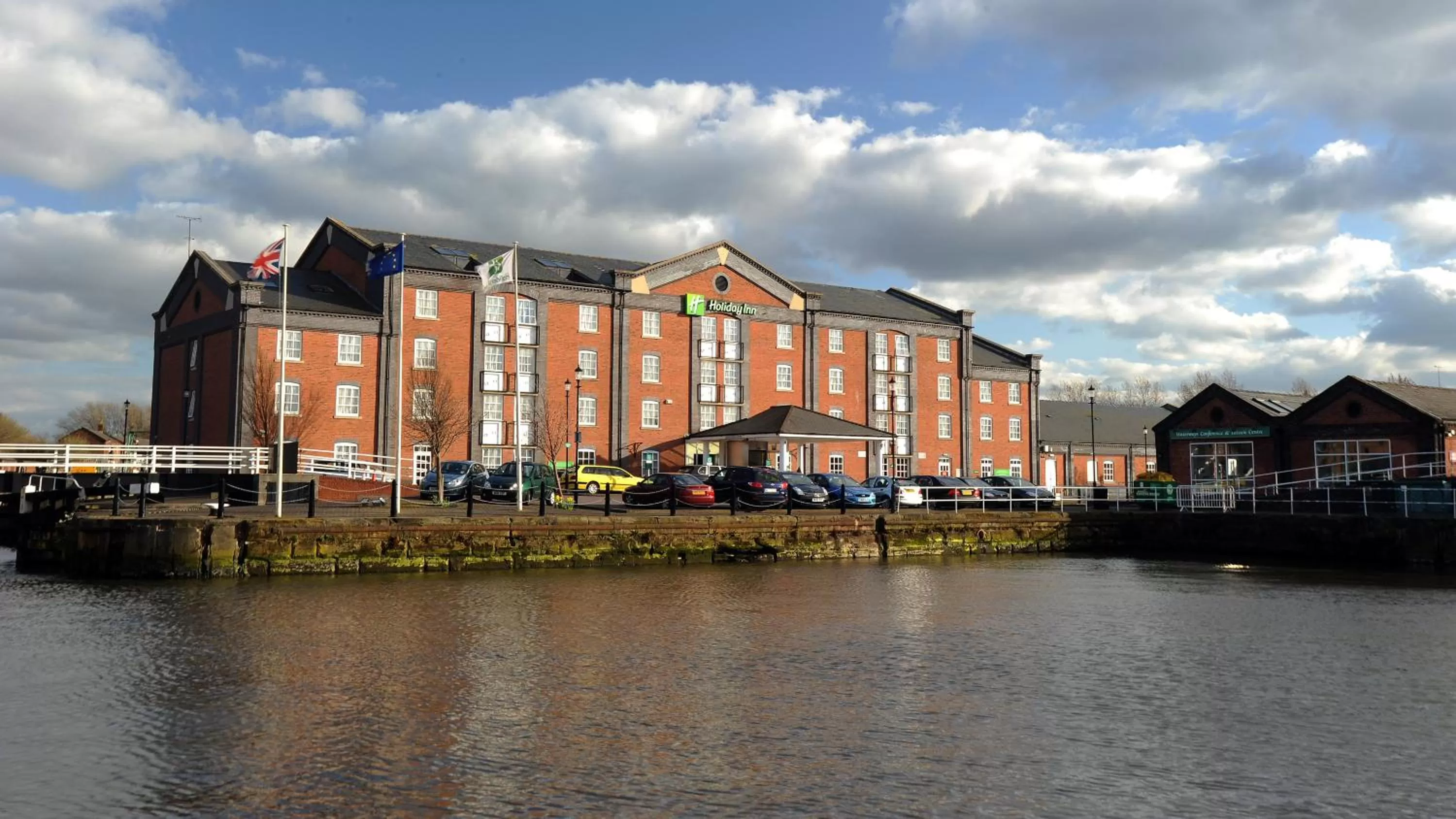 Property building in Holiday Inn Ellesmere Port/Cheshire Oaks by IHG
