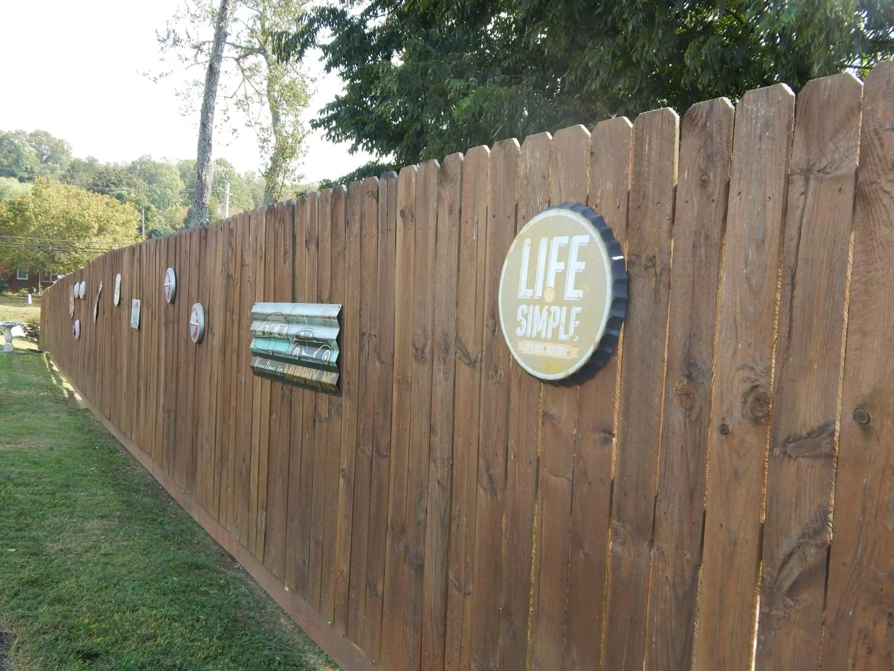 Decorative detail in Sunset Motel
