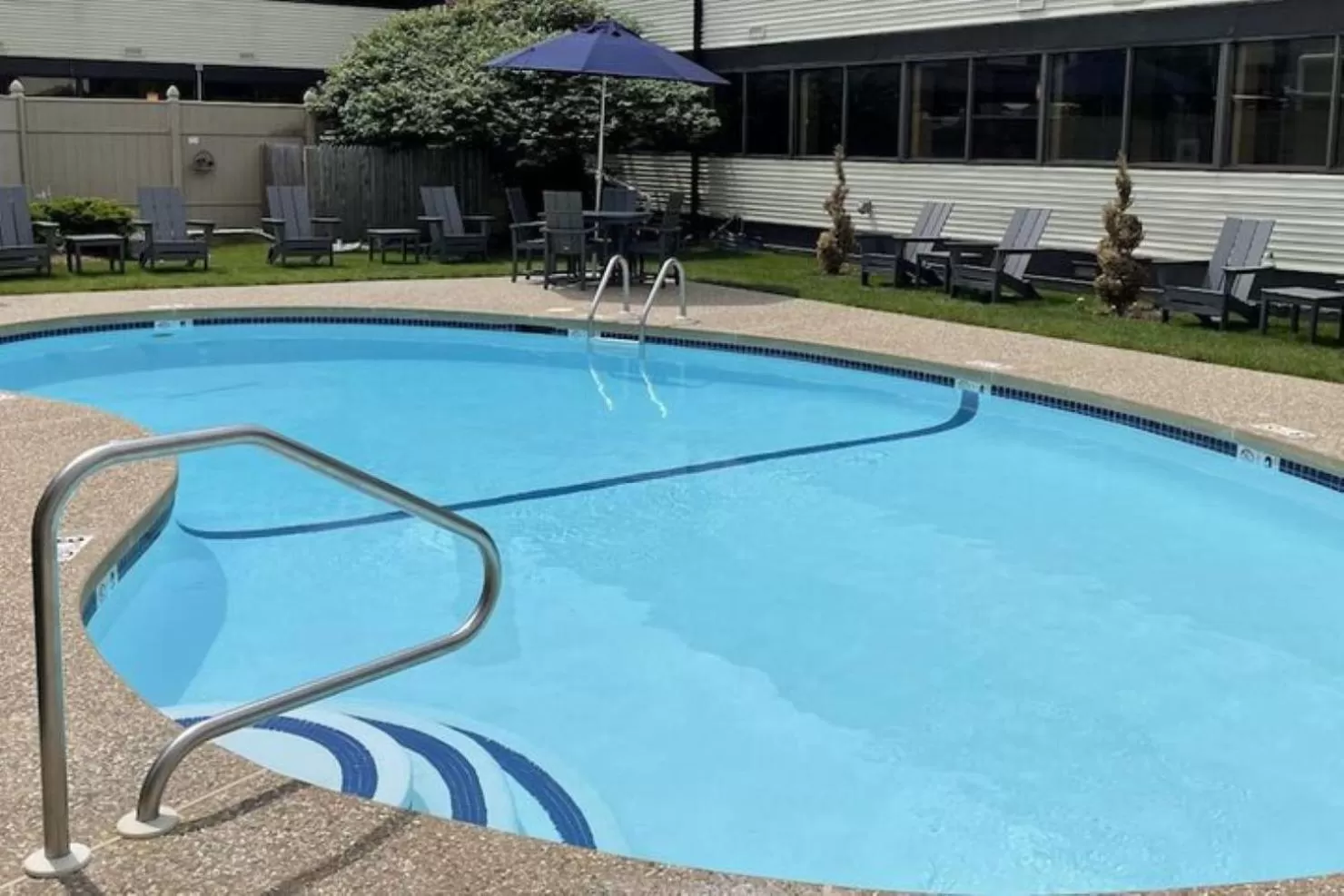 Swimming pool in Clarion Inn Nashua