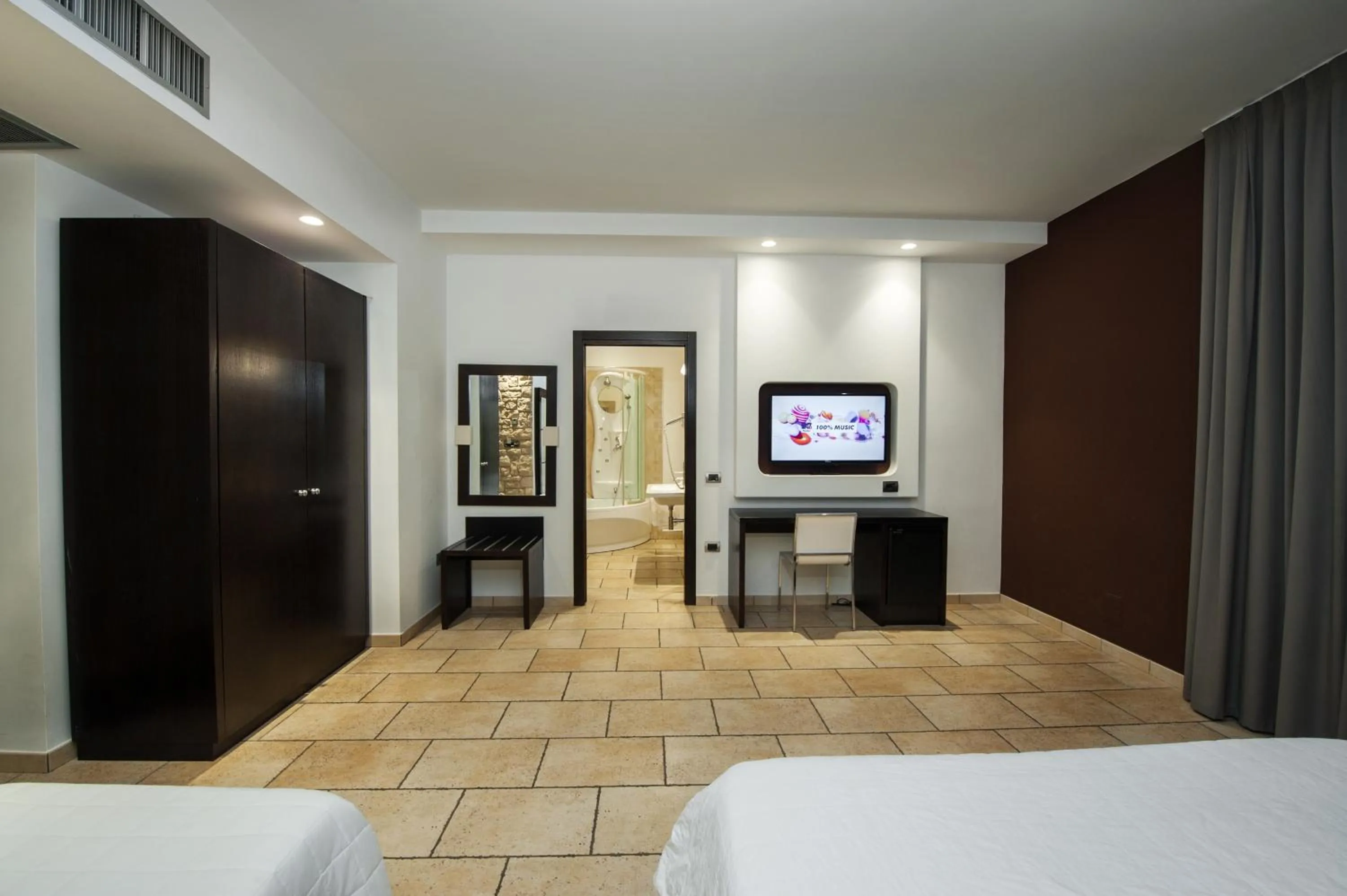Shower, Bed in Hotel Testani Frosinone