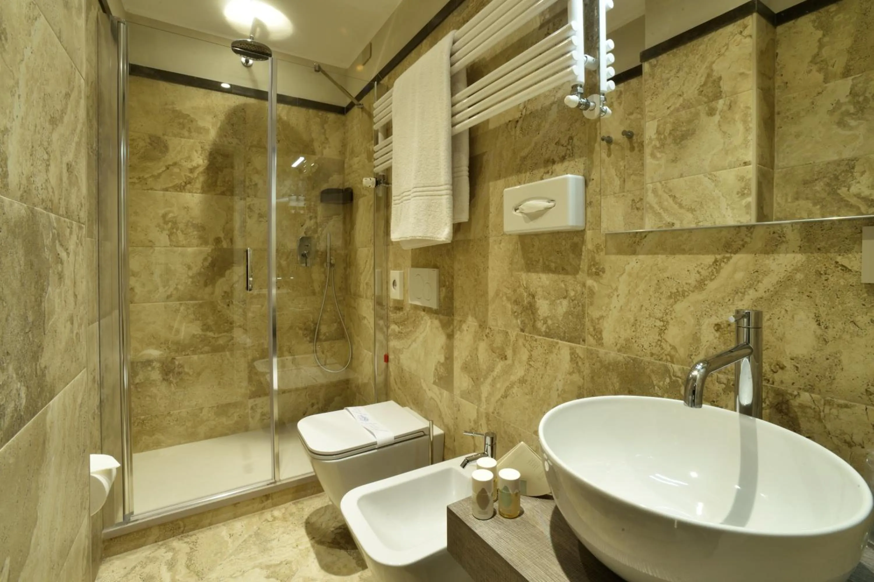 Bathroom in Hotel Lamberti
