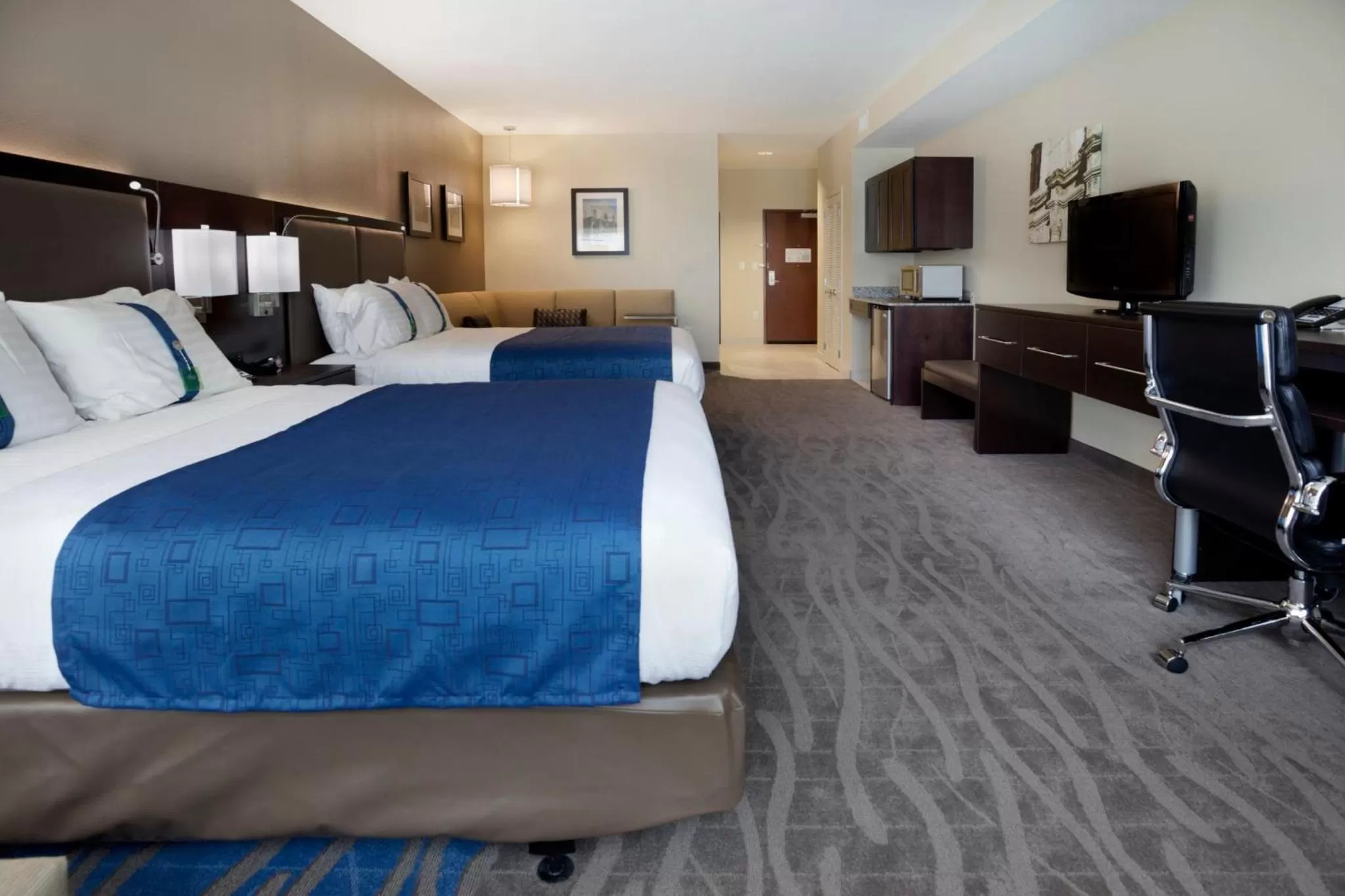 Photo of the whole room, Bed in Holiday Inn Hotel & Suites Northwest San Antonio by IHG