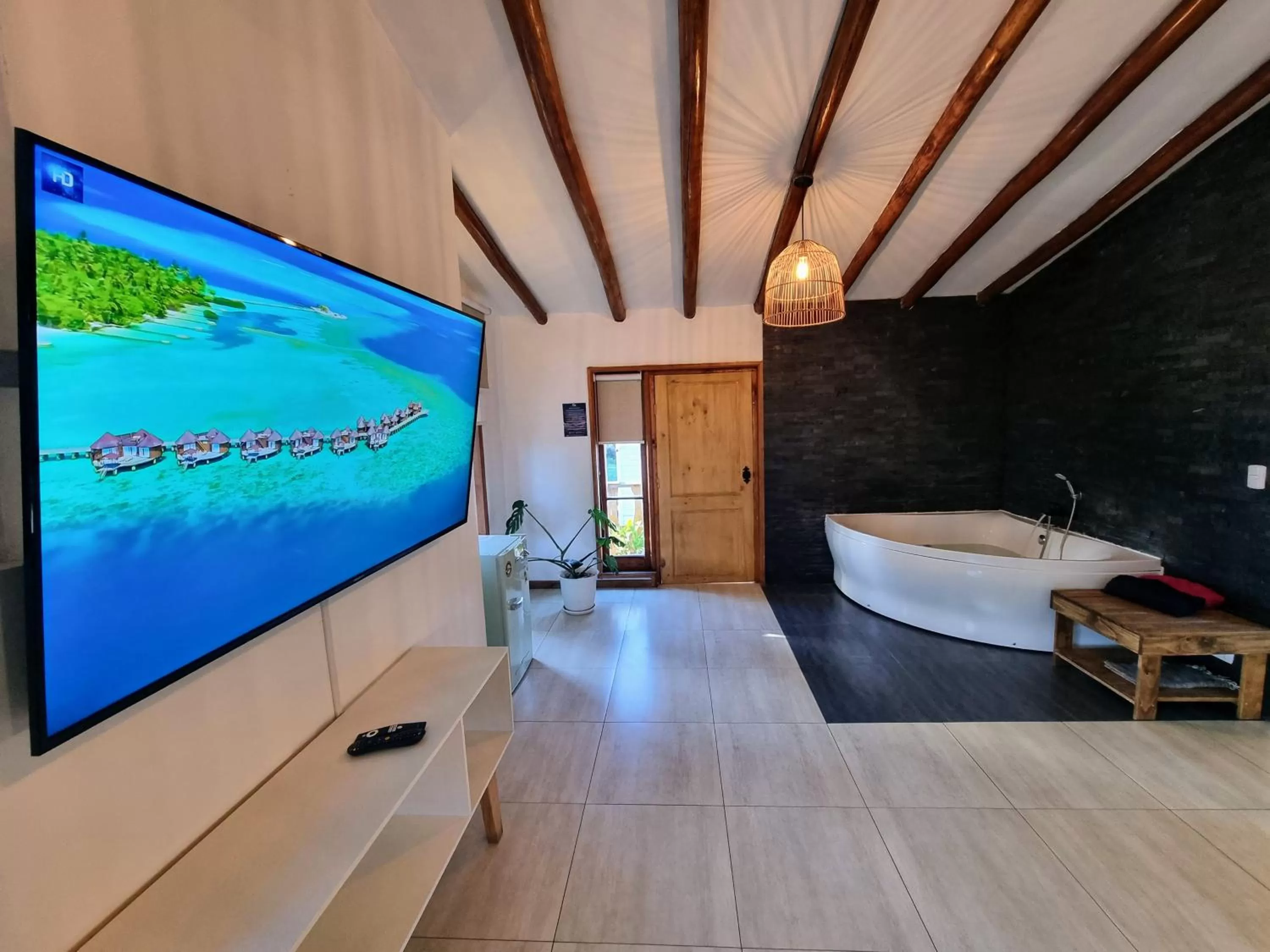 Hot Tub, Bathroom in Reñaca House Bed & Breakfast