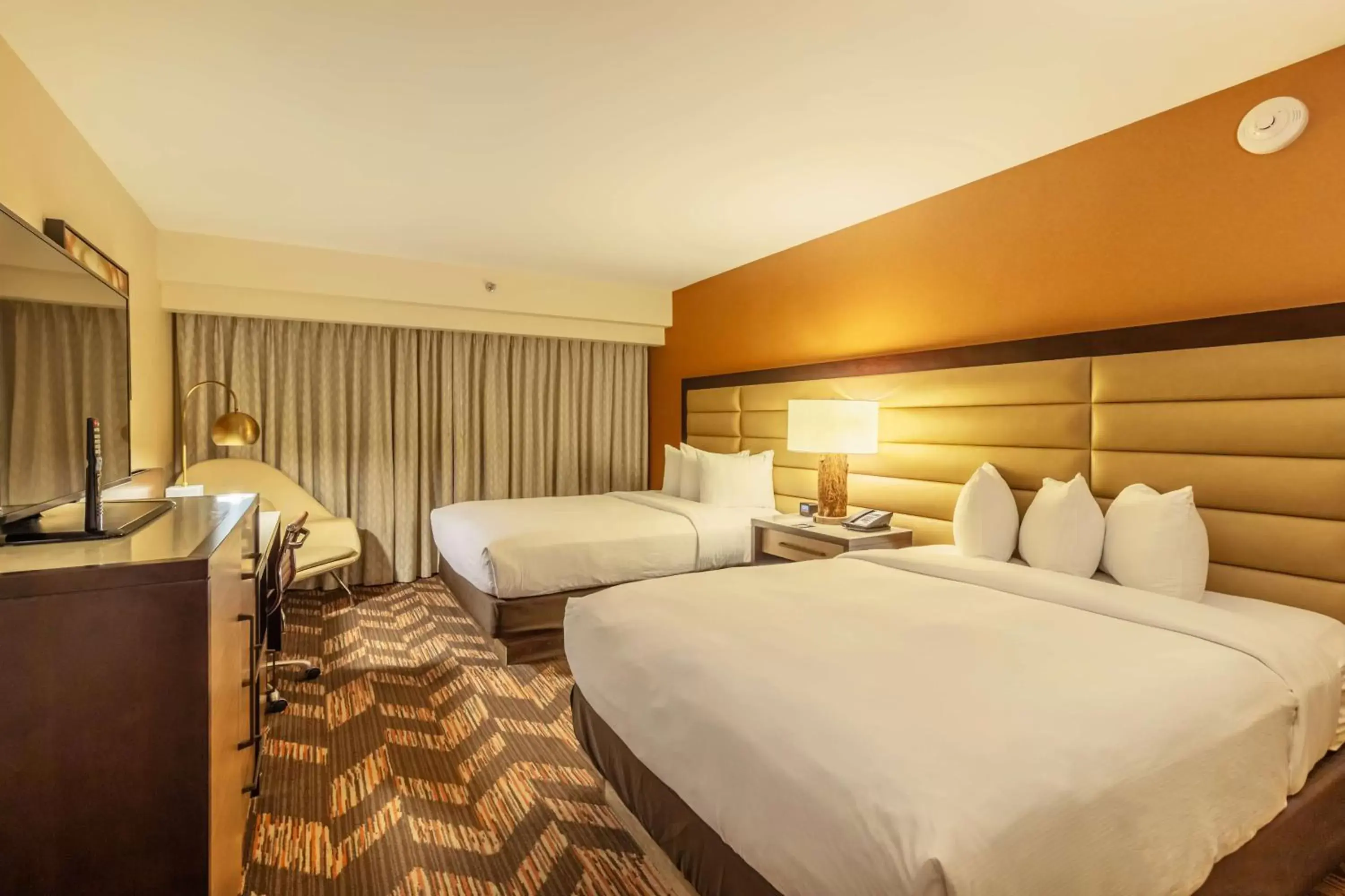 Queen Room - No View in DoubleTree by Hilton Lawrence Queen Room - No View in DoubleTree by Hilton Lawrence