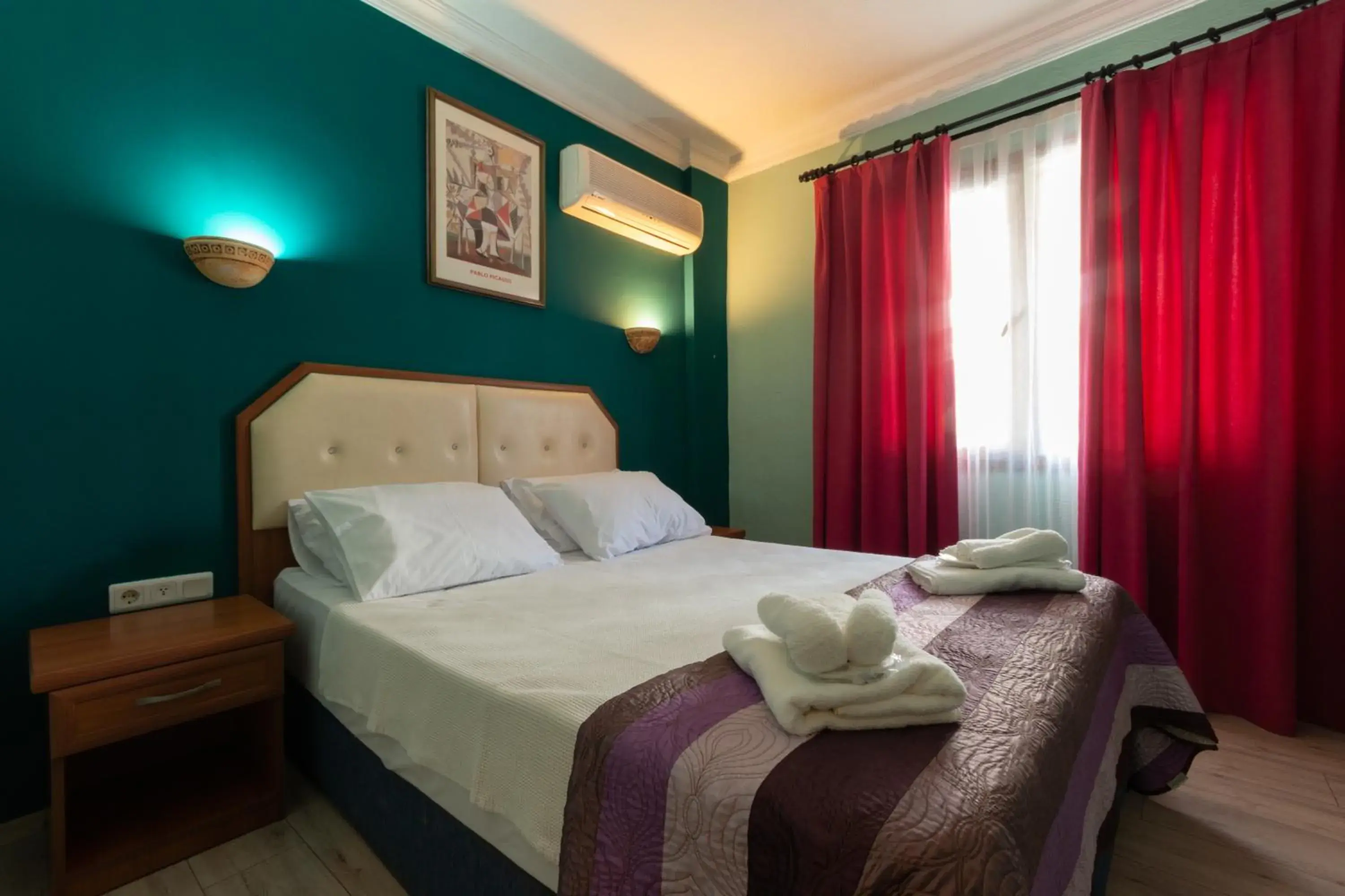 Small Double Room in Rebetika Hotel & bistro Small Double Room in Rebetika Hotel & bistro
