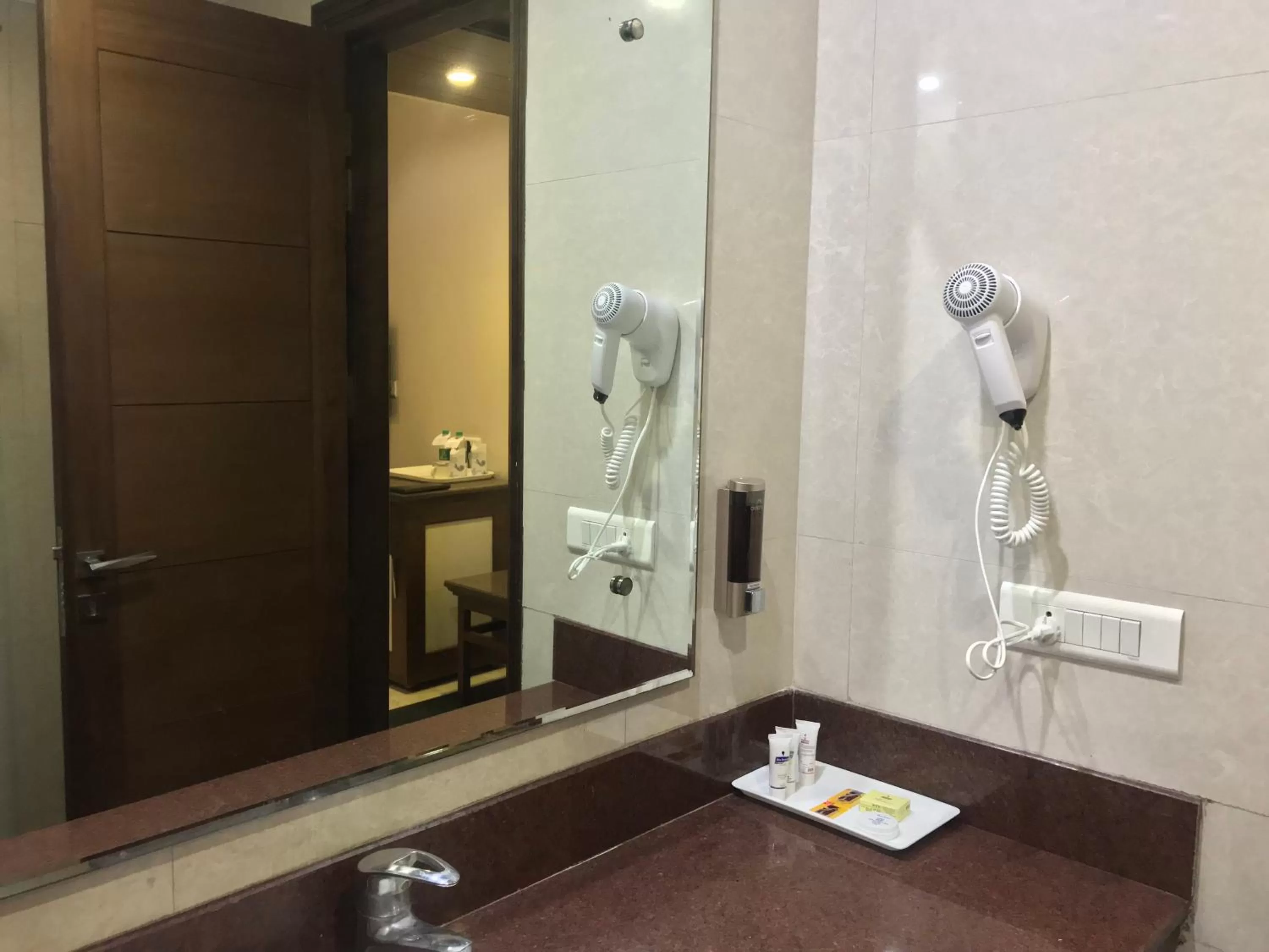 Bathroom in Hotel Leela Grande