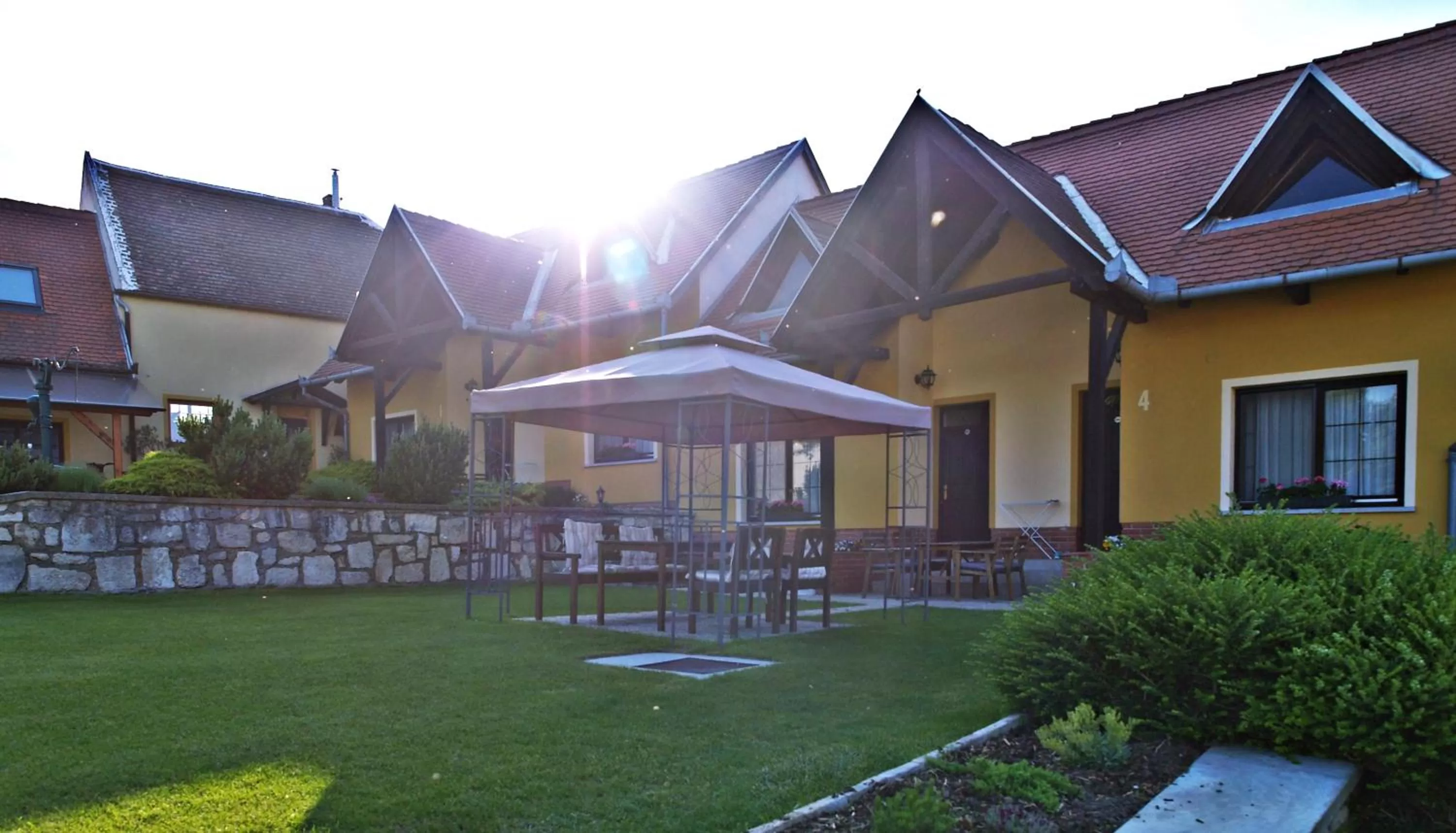 Property Building in Huber Panzió