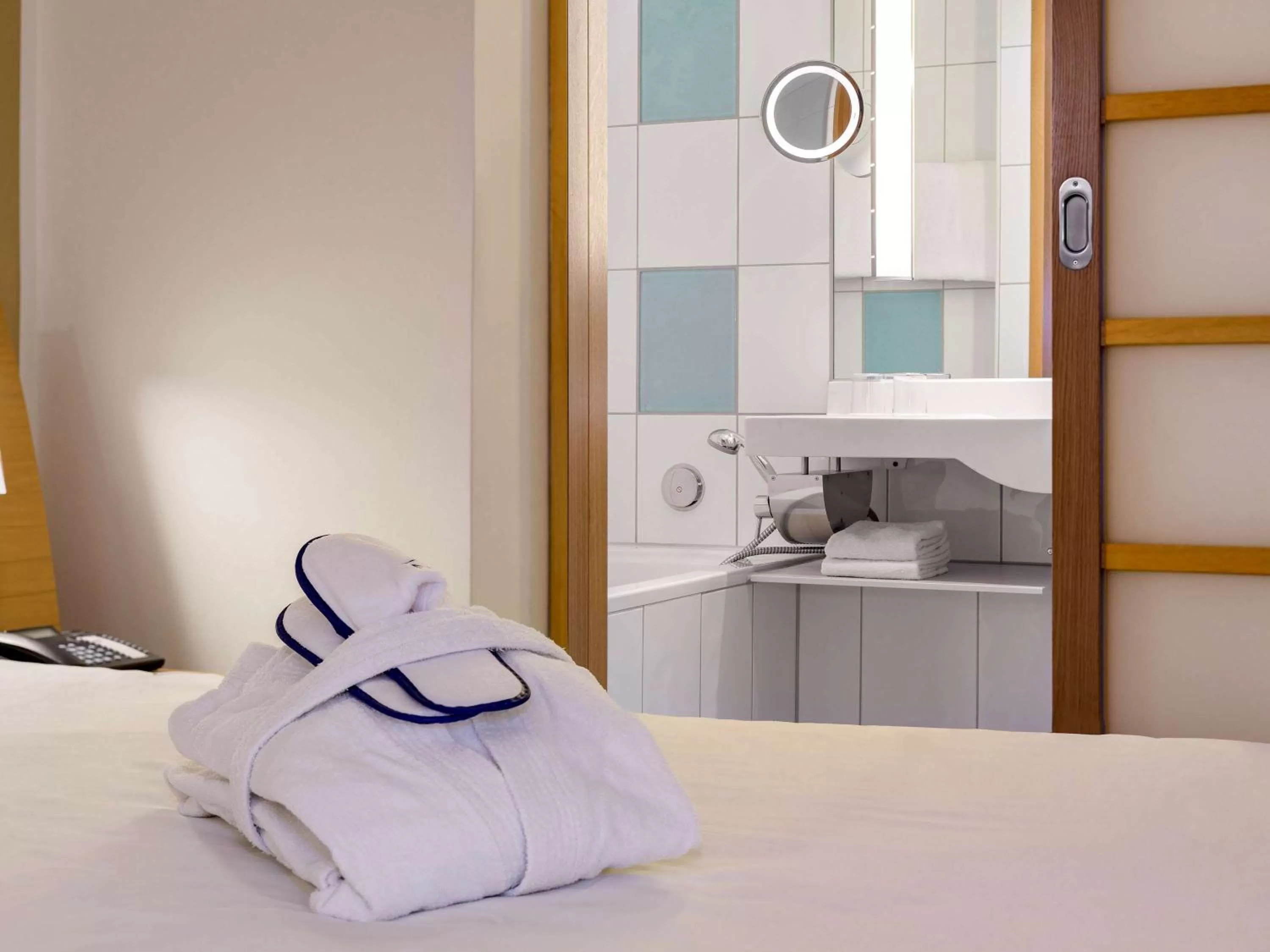 Junior Queen Suite with sofa in Novotel Berlin Am Tiergarten