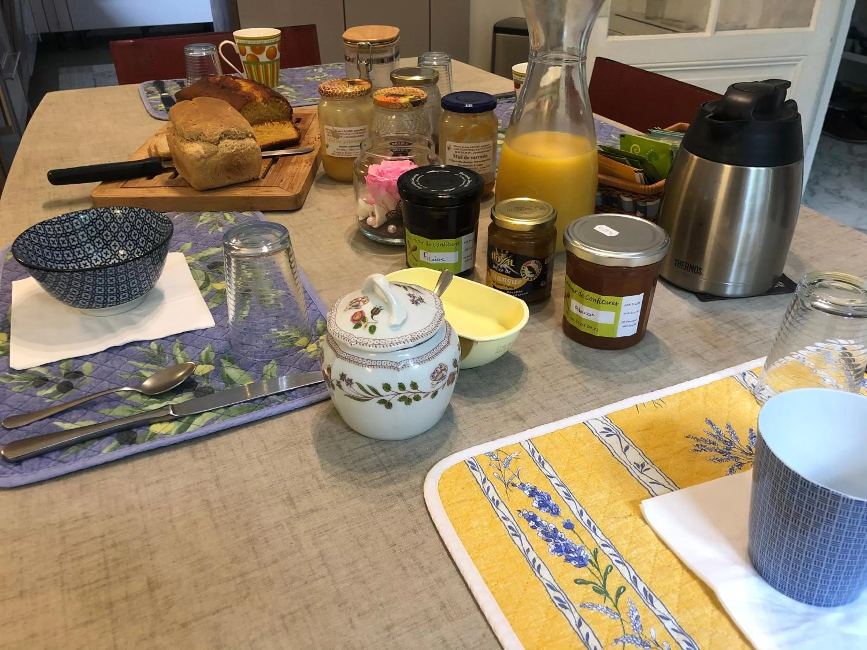 Breakfast in Villa Eugénie Melun