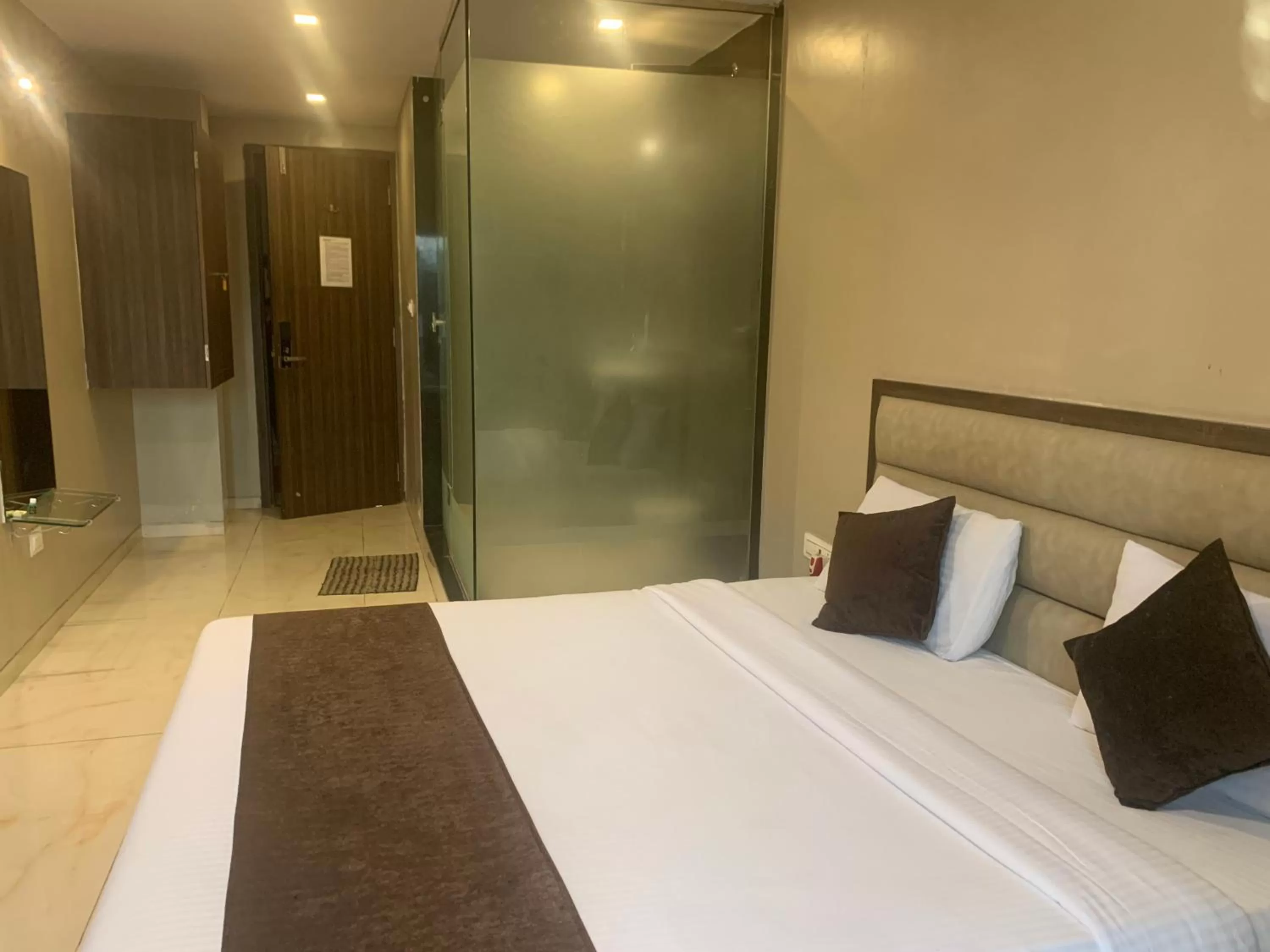 Bed in Hotel Merakee - Near Dahisar Mira Road Mumbai