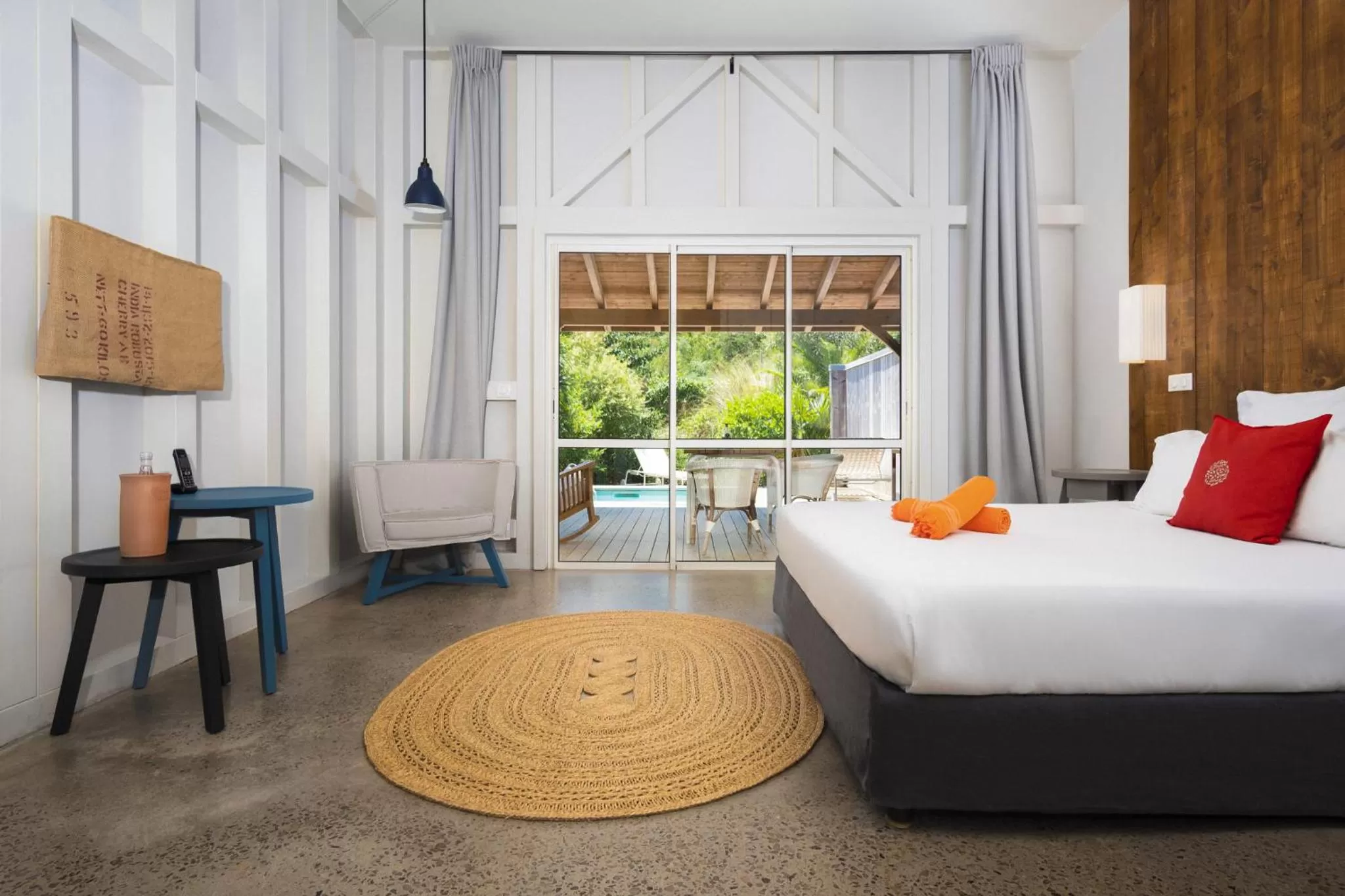 Photo of the whole room, Bed in French Coco