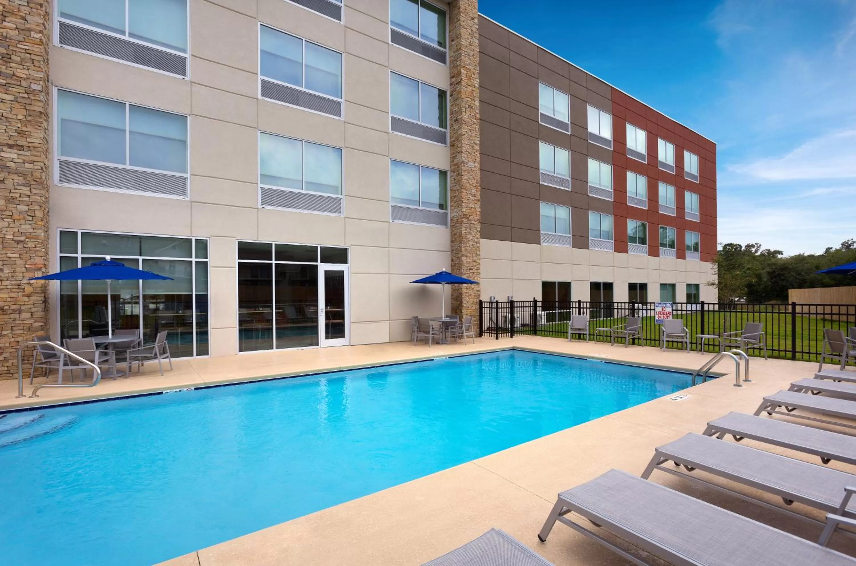 Swimming pool in Holiday Inn Express - Lake Park by IHG