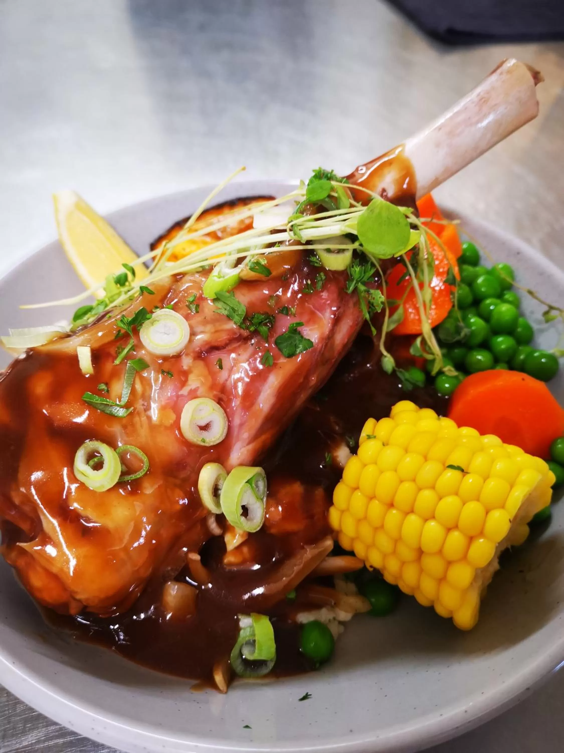 Food and drinks in Queensport Tavern And Motel