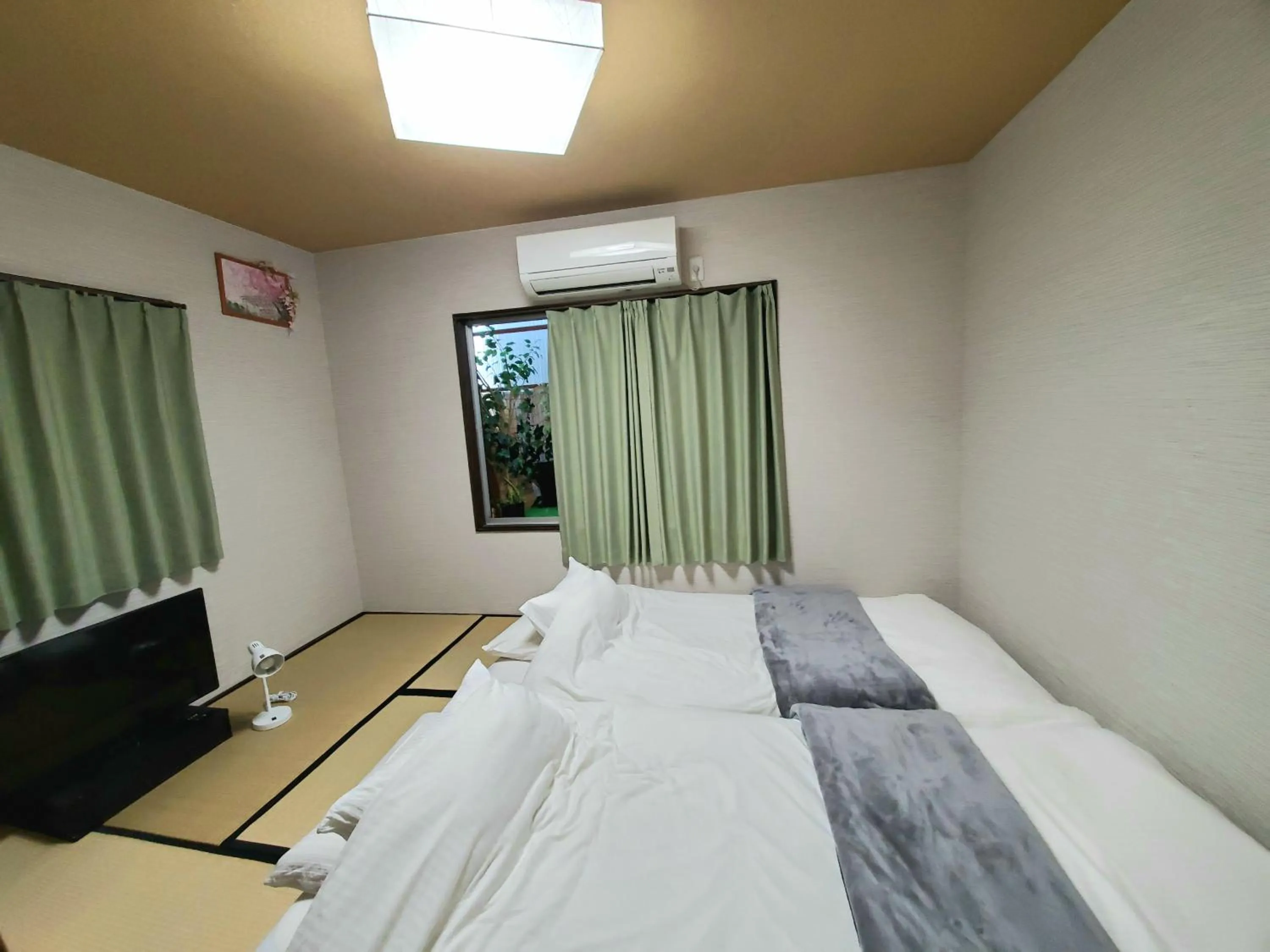 Bed in Hana Botan
