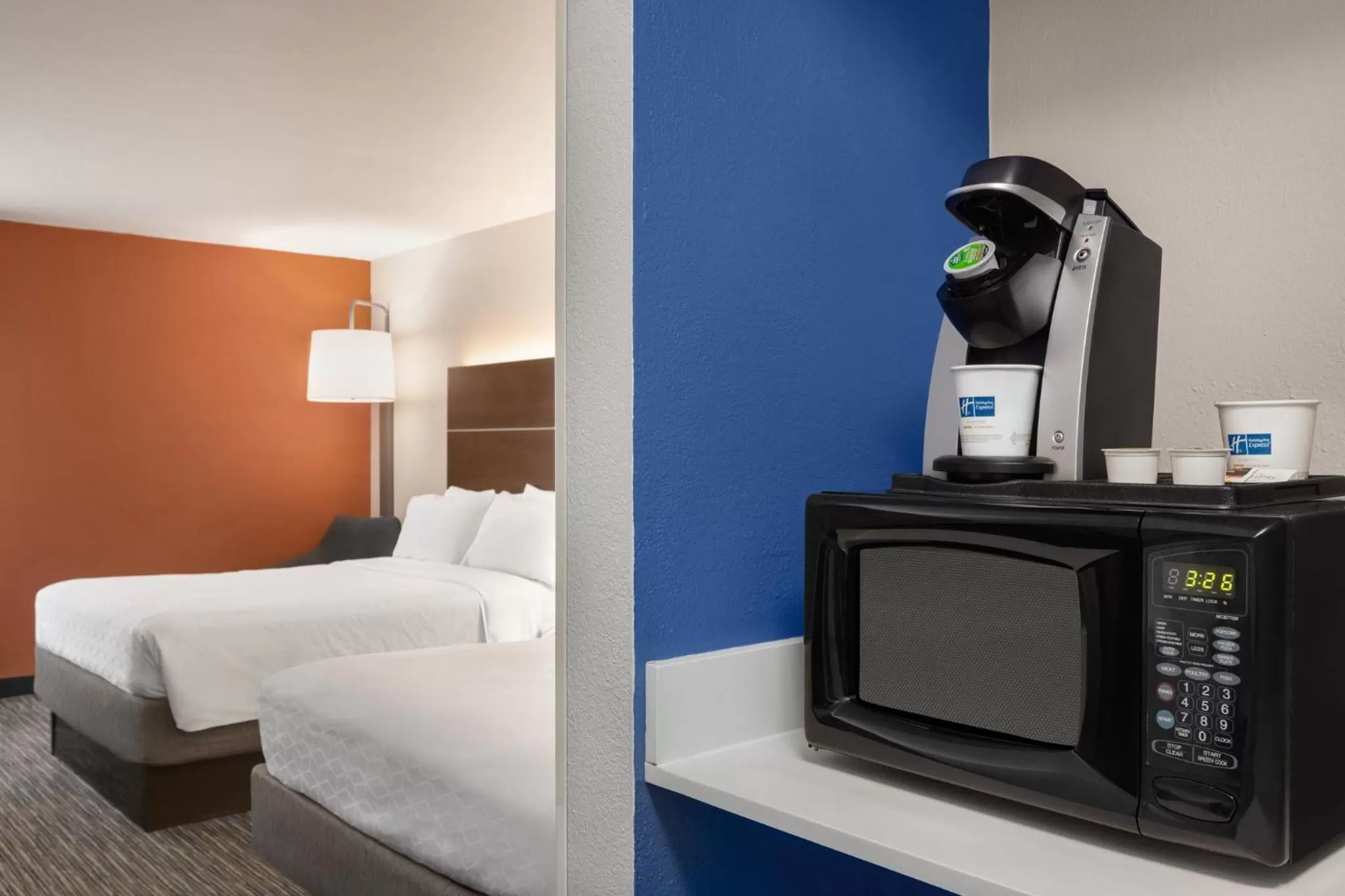 Photo of the whole room, Bed in Holiday Inn Express Vero Beach-West I-95 by IHG