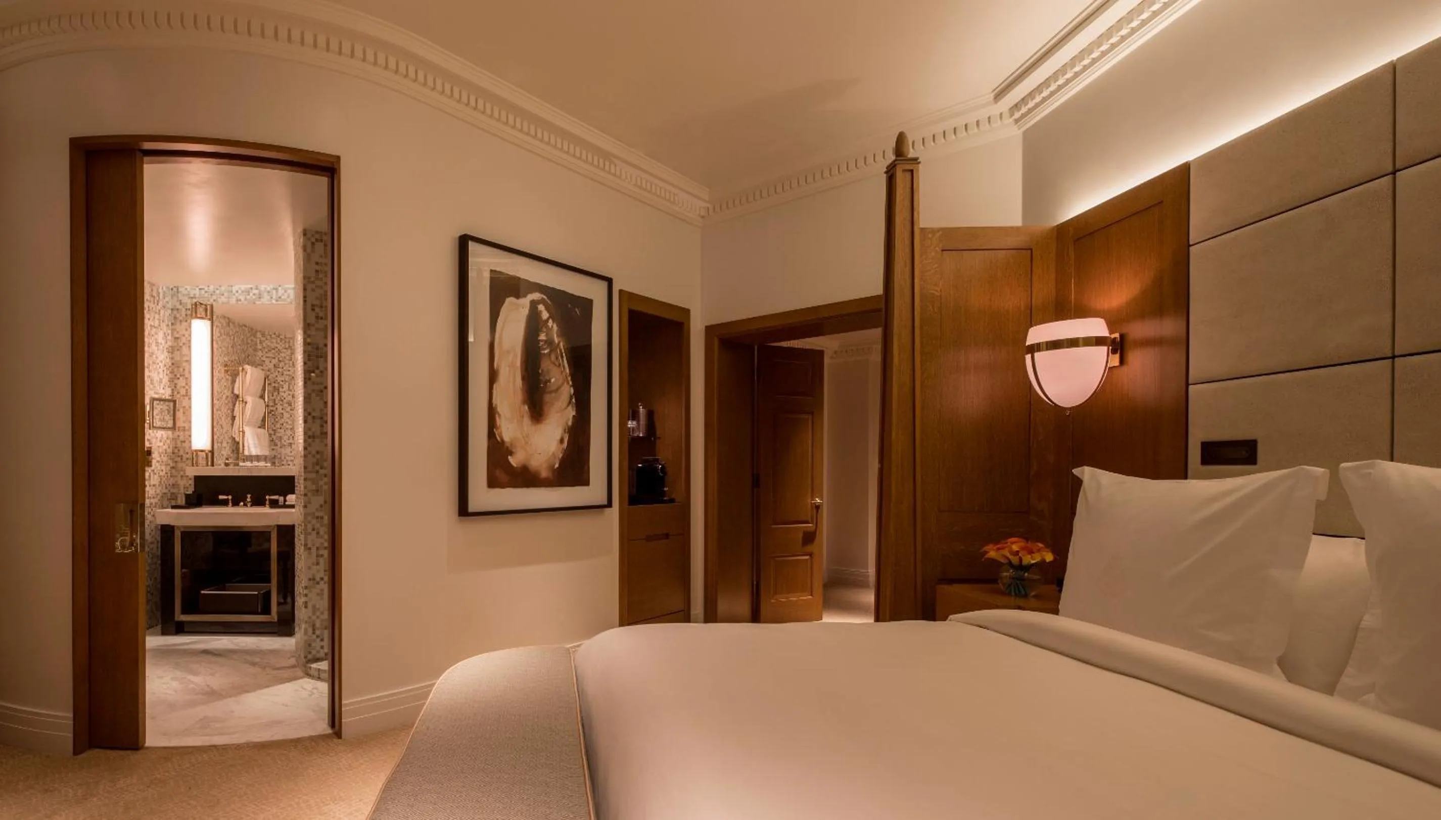 Bedroom, Bed in Four Seasons Hotel London at Tower Bridge