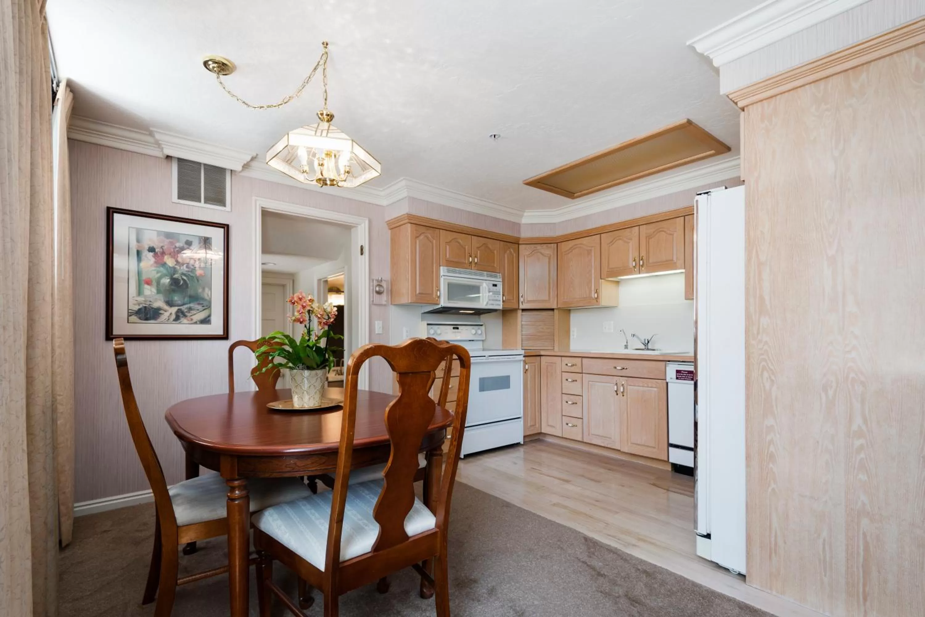 Dining area in The Kimball at Temple Square