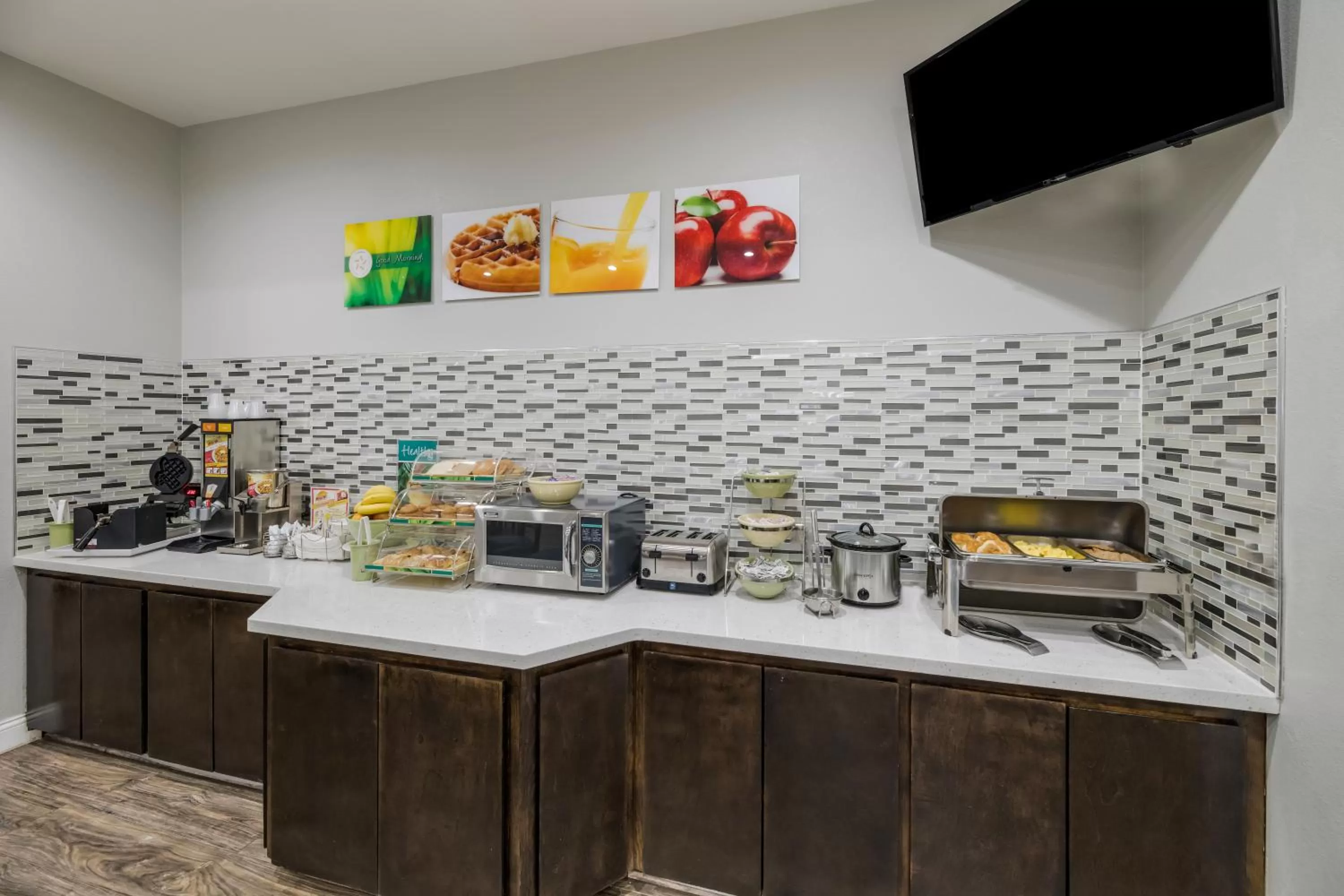 Buffet breakfast in Quality Inn