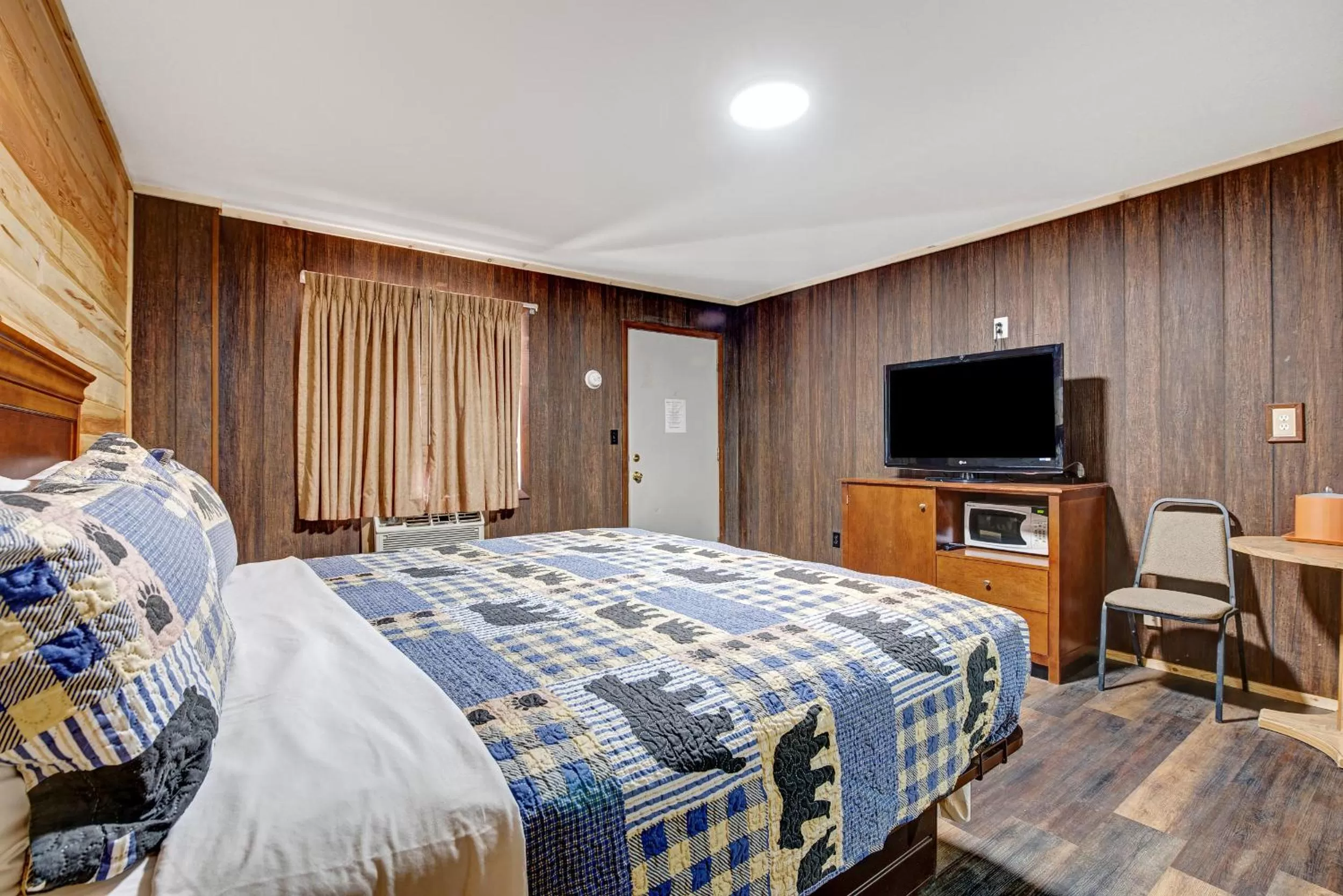 King Room - single occupancy in Rainbow Lodge