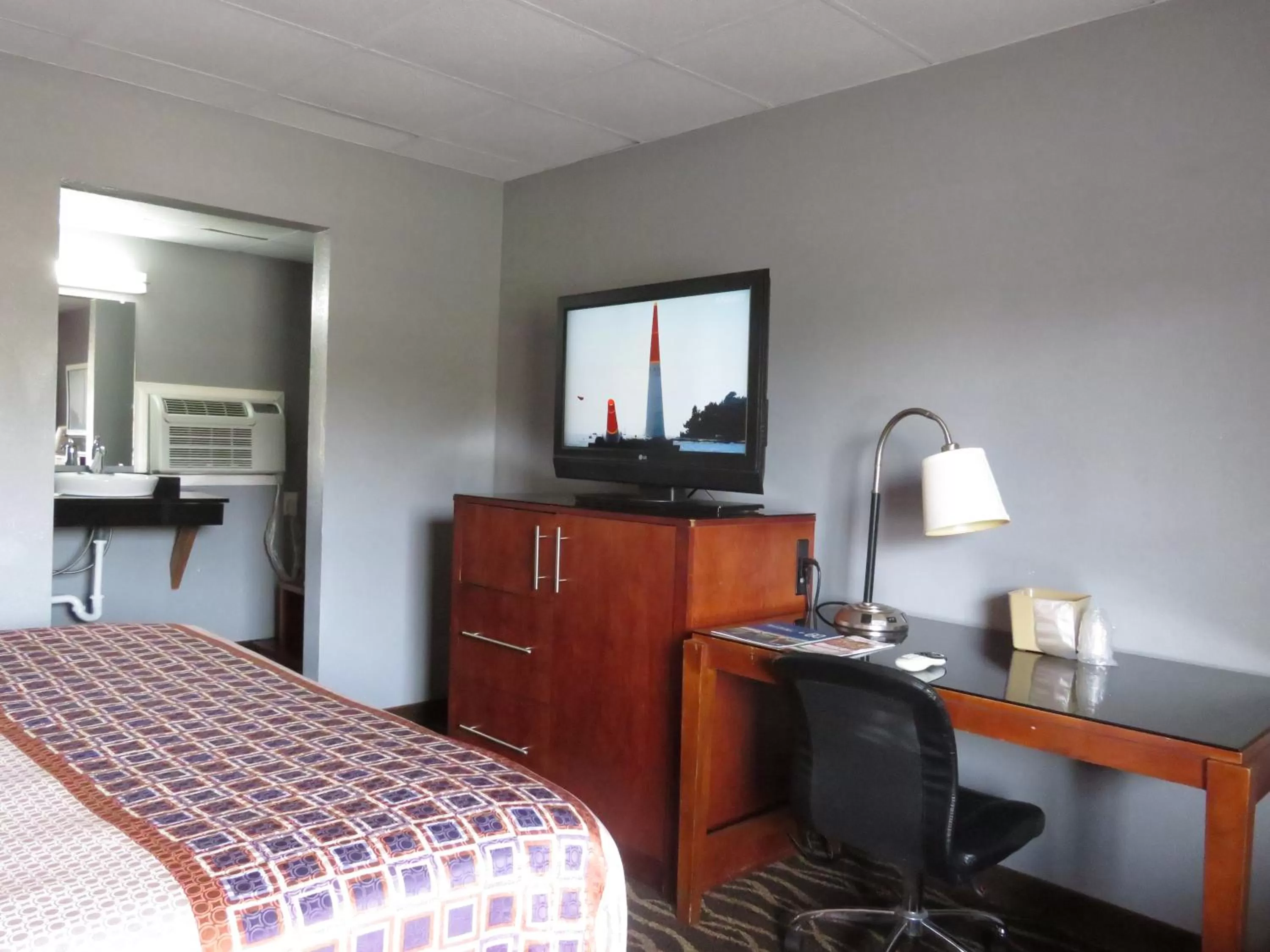 Bed in Travelodge by Wyndham Walterboro