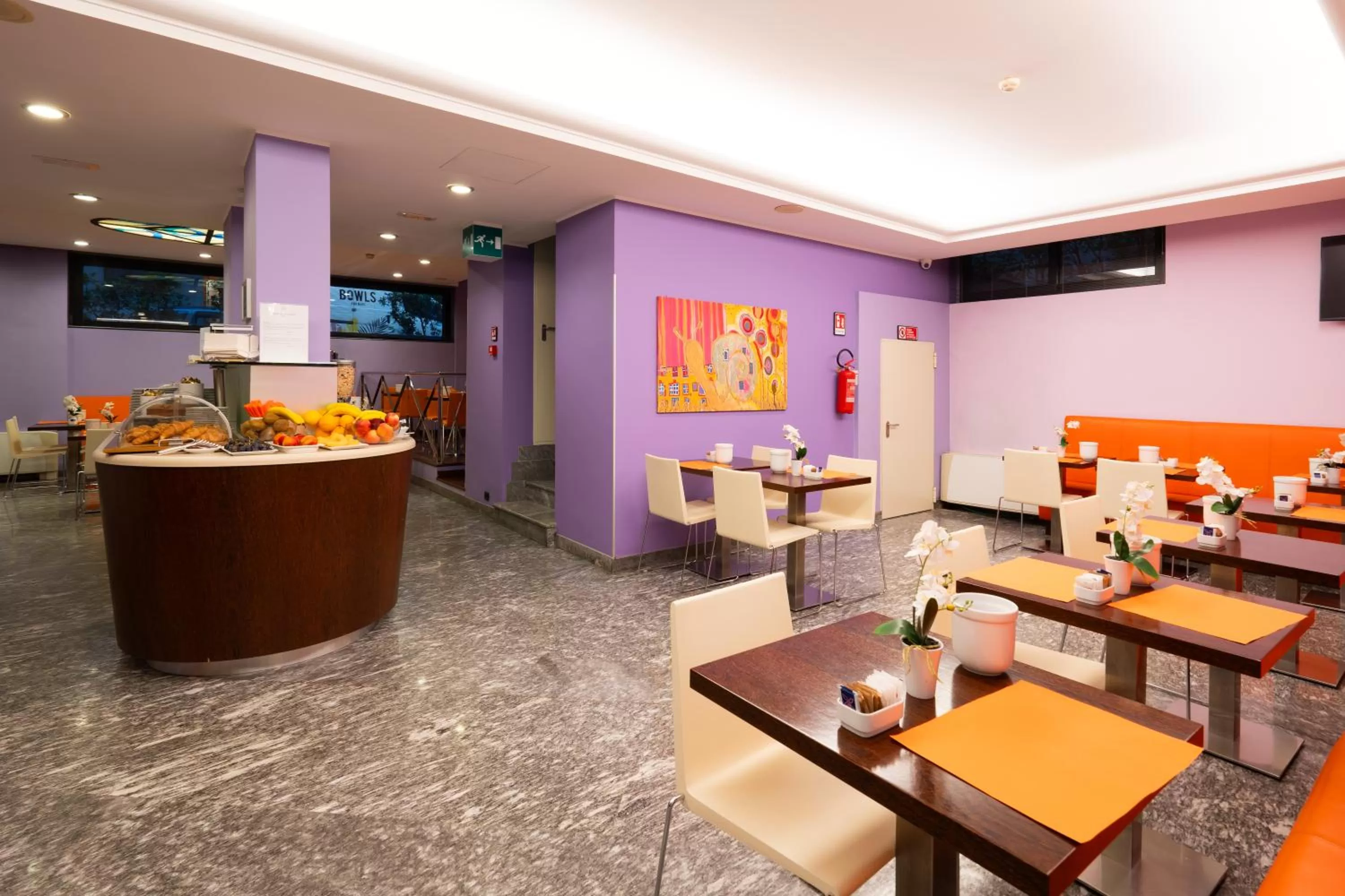 Food and drinks in Hotel Des Etrangers