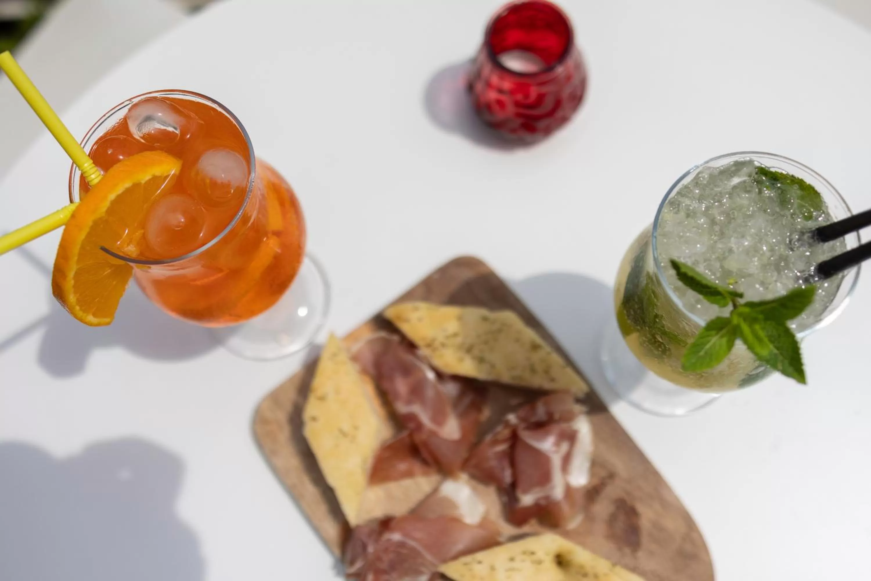 Lounge or bar in Hôtel restaurant Kyriad Fréjus