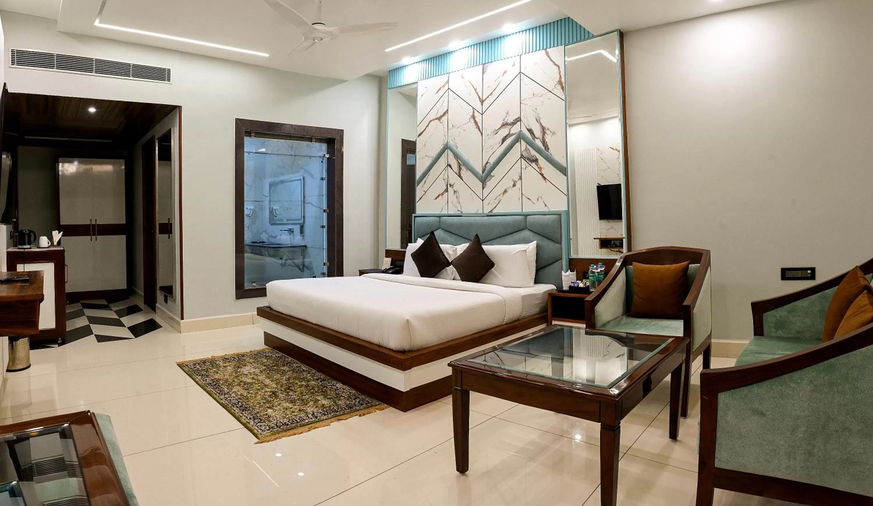 Bedroom, Bed in Hotel Leela Grande