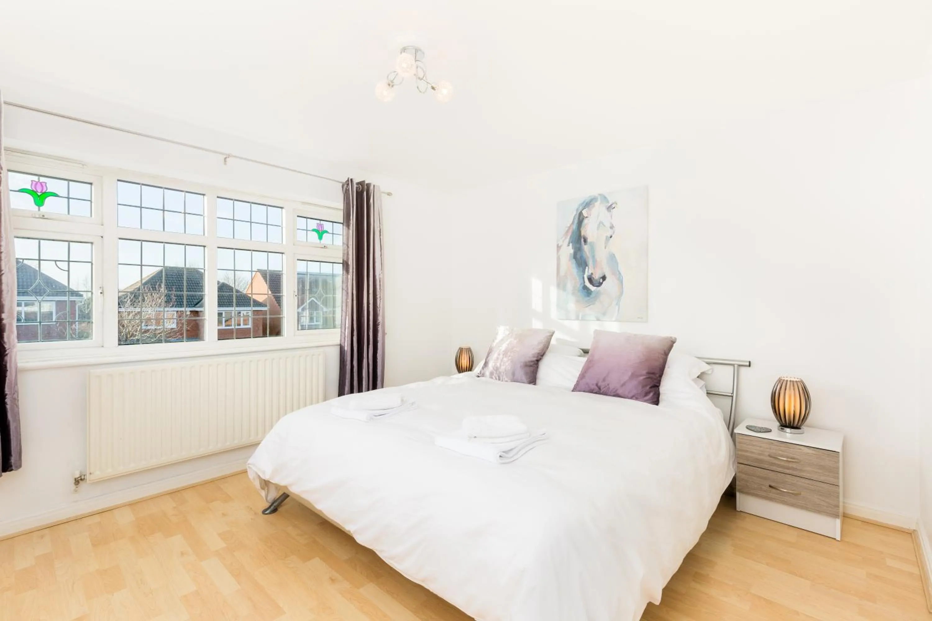 Bedroom, Bed in Drayton Manor House FREE parking